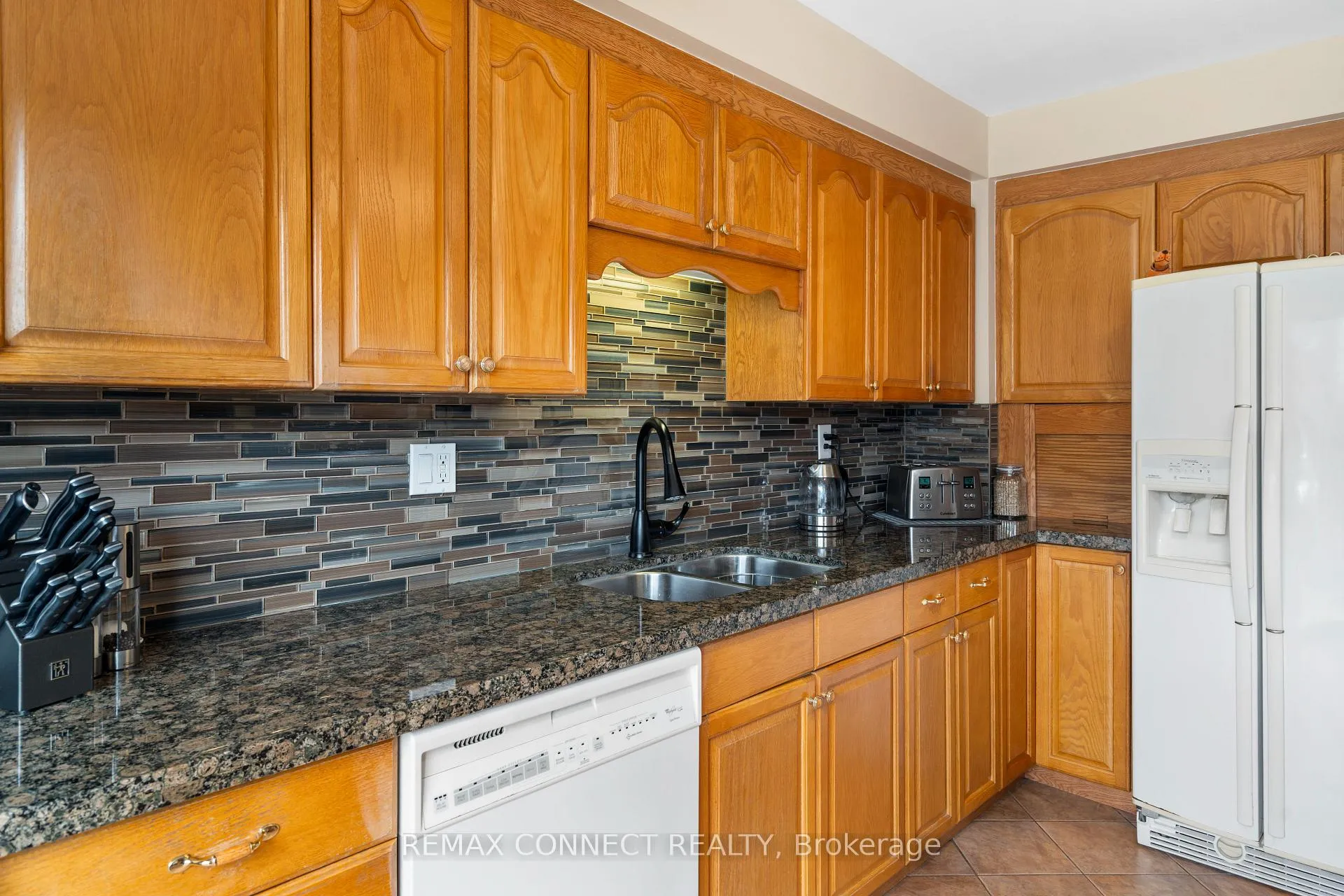 Photo 10 of 52 Marshall Crescent, Ajax, Central West — HOMEH