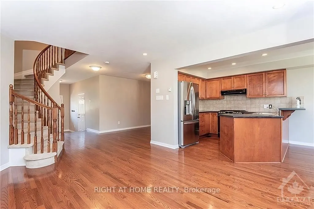 Photo 2 of 626 Braecreek Avenue, Ottawa, Kanata - Morgan's Grant/South March — HOMEH