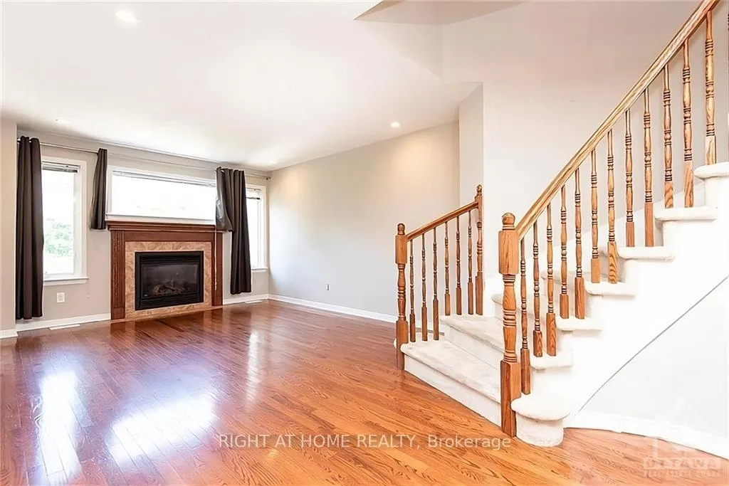 Photo 3 of 626 Braecreek Avenue, Ottawa, Kanata - Morgan's Grant/South March — HOMEH