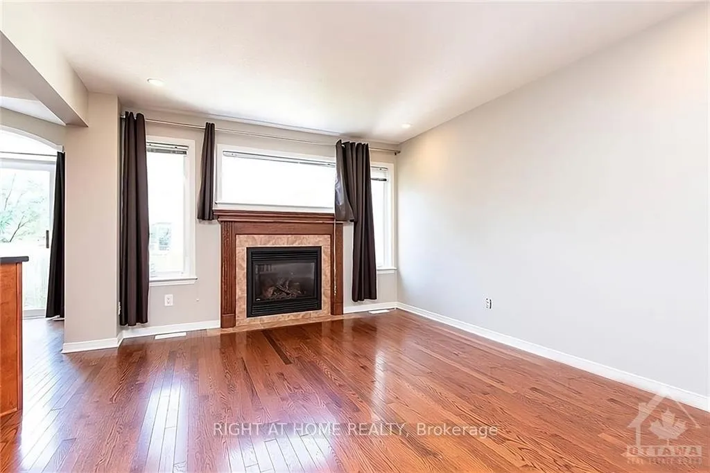 Photo 4 of 626 Braecreek Avenue, Ottawa, Kanata - Morgan's Grant/South March — HOMEH