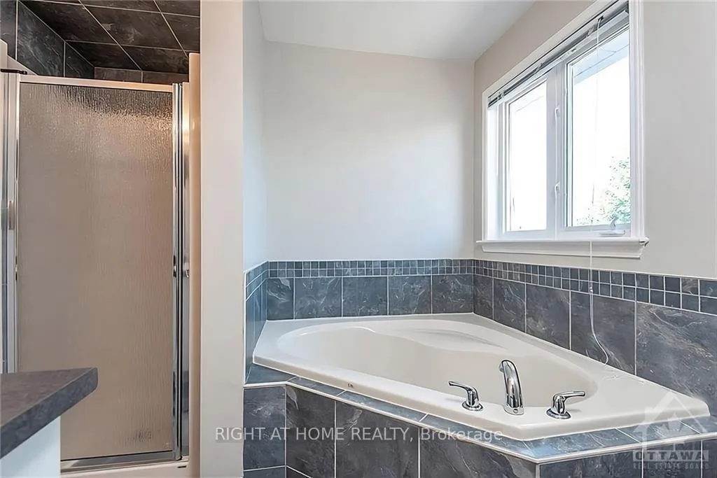 Photo 6 of 626 Braecreek Avenue, Ottawa, Kanata - Morgan's Grant/South March — HOMEH