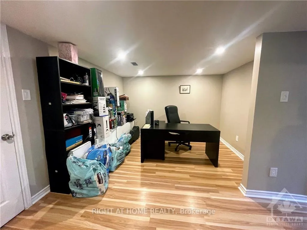 Photo 10 of 626 Braecreek Avenue, Ottawa, Kanata - Morgan's Grant/South March — HOMEH