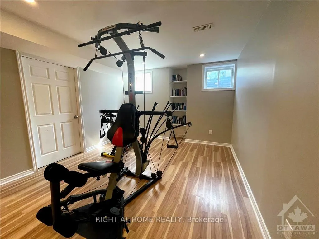 Photo 11 of 626 Braecreek Avenue, Ottawa, Kanata - Morgan's Grant/South March — HOMEH