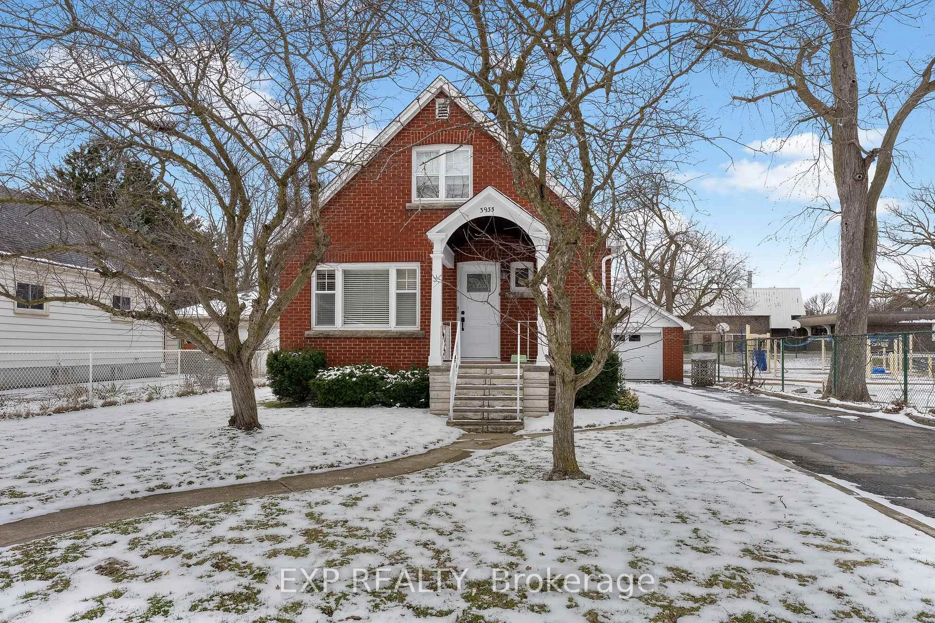 Photo 1 of 3935 St Peter Avenue, Niagara Falls, Stamford — HOMEH