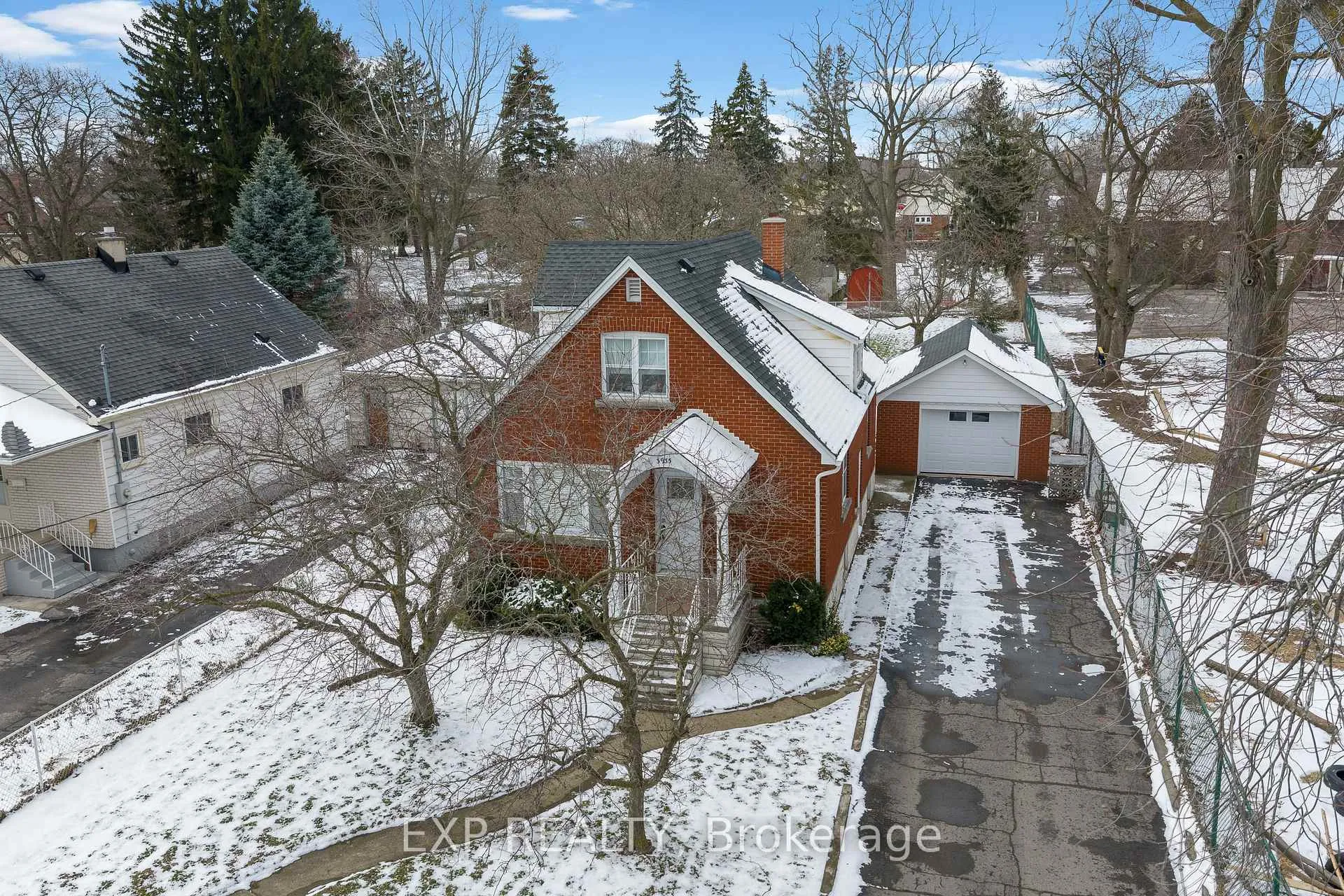 Photo 3 of 3935 St Peter Avenue, Niagara Falls, Stamford — HOMEH