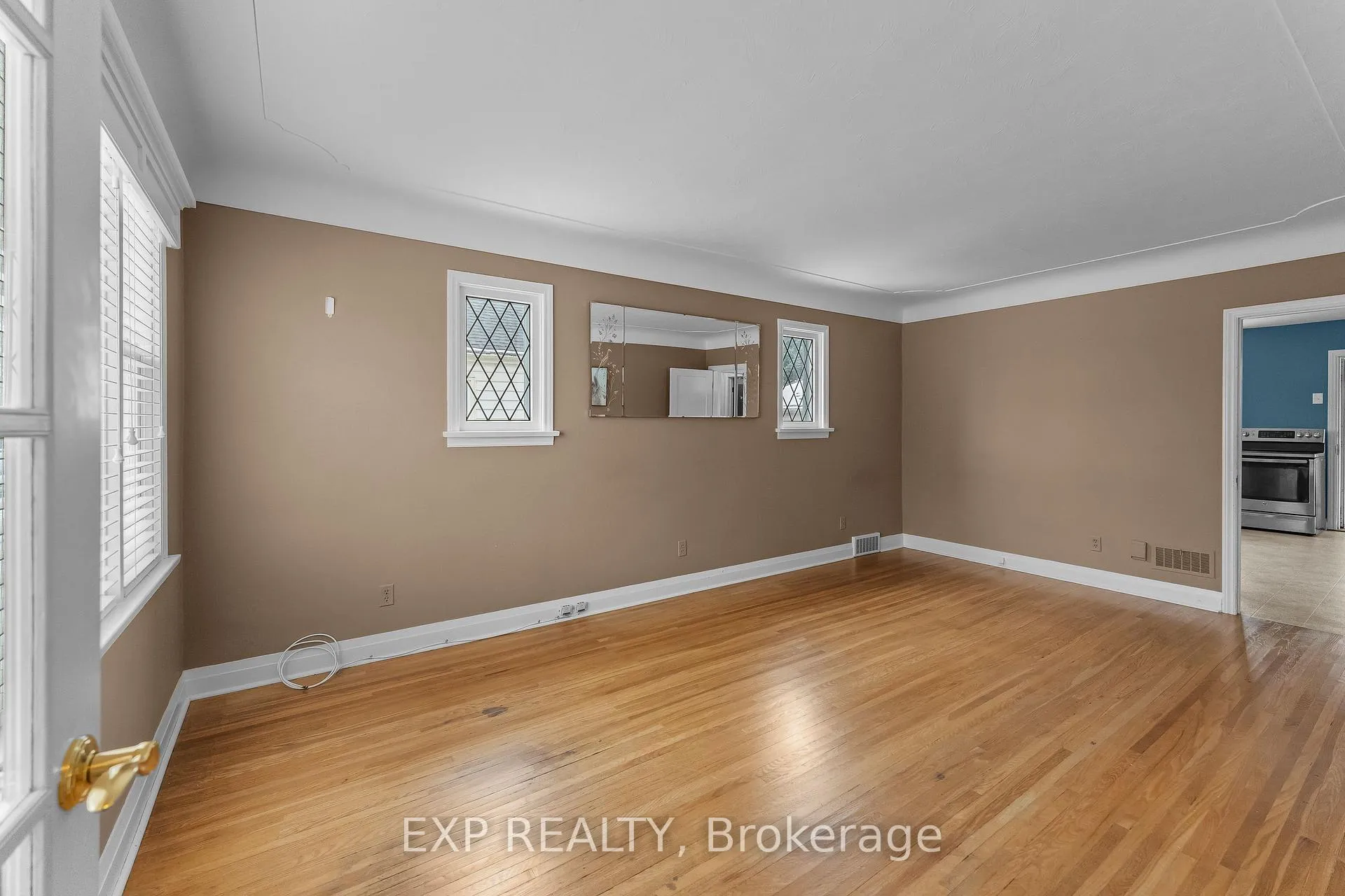 Photo 6 of 3935 St Peter Avenue, Niagara Falls, Stamford — HOMEH