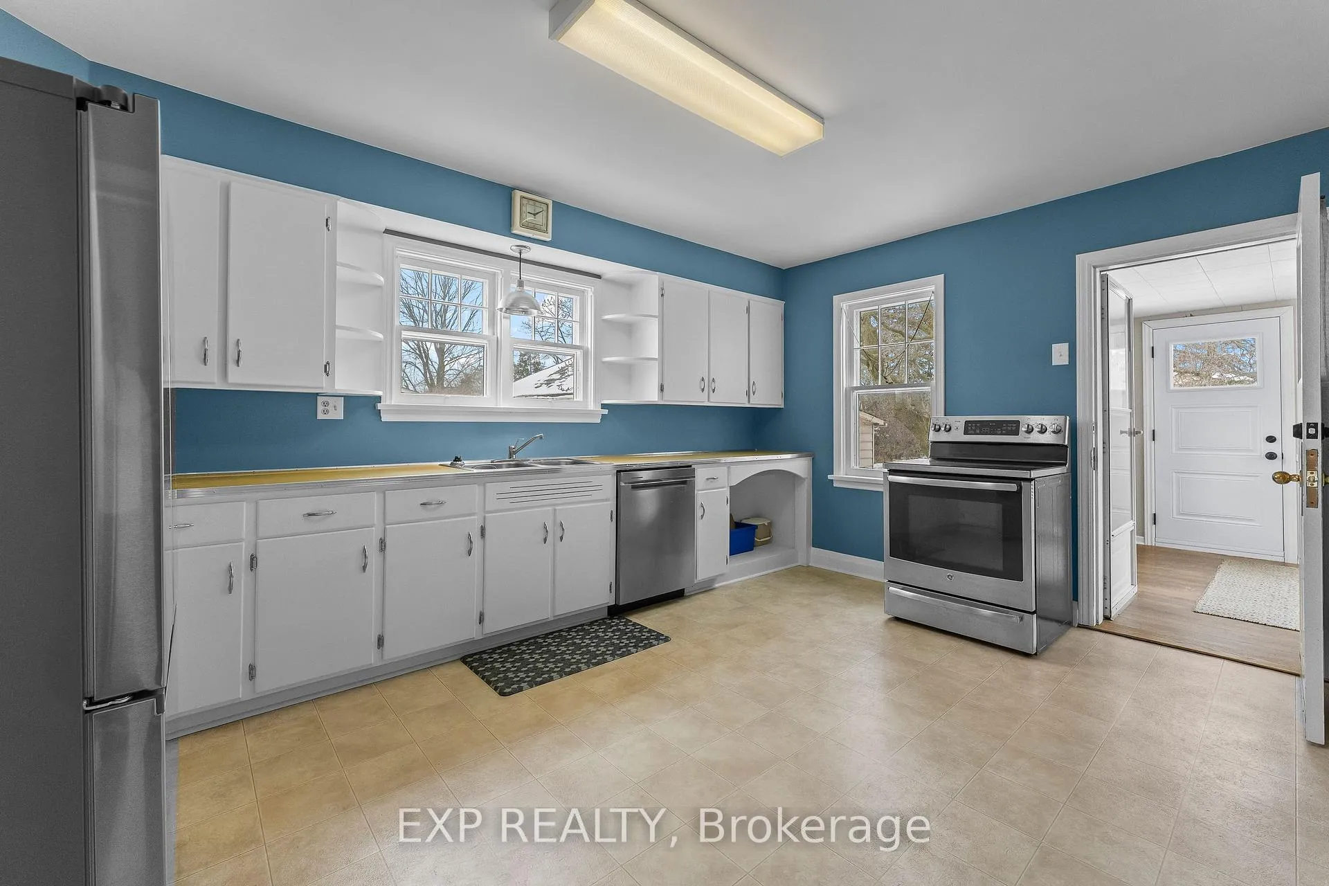 Photo 9 of 3935 St Peter Avenue, Niagara Falls, Stamford — HOMEH