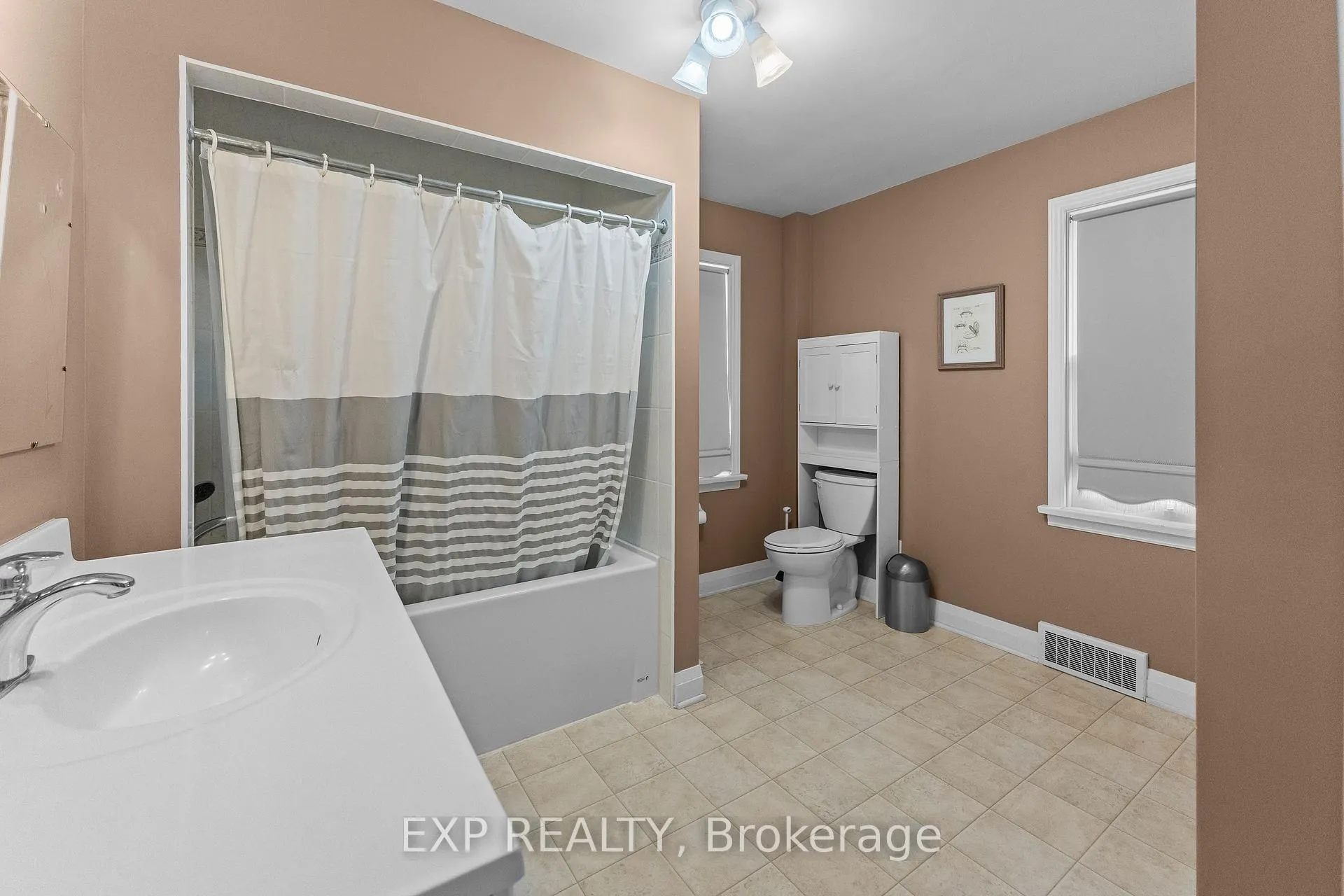 Photo 12 of 3935 St Peter Avenue, Niagara Falls, Stamford — HOMEH