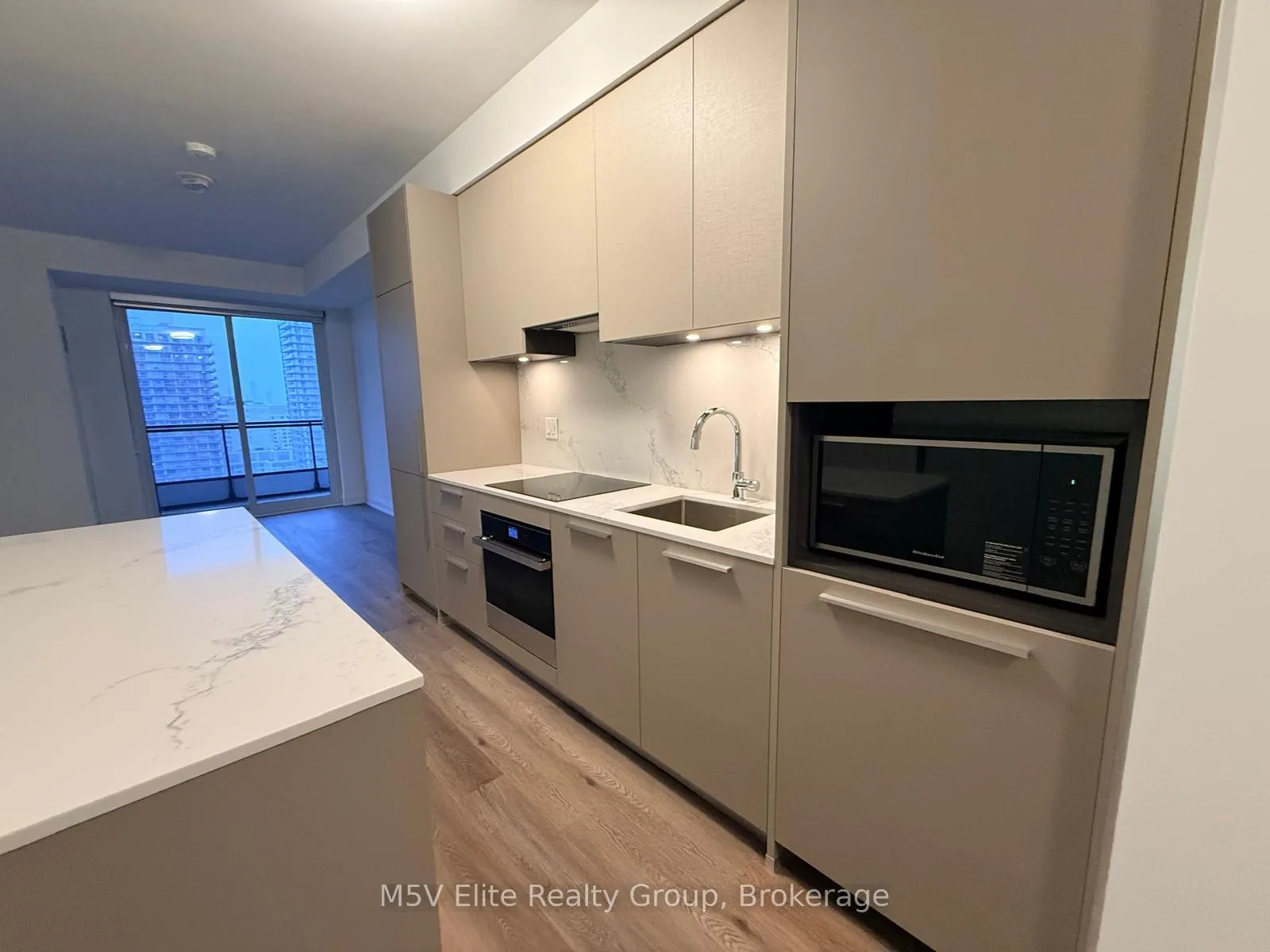 Photo 2 of Unit 2505, 65 Broadway Avenue, Toronto, Mount Pleasant West — HOMEH