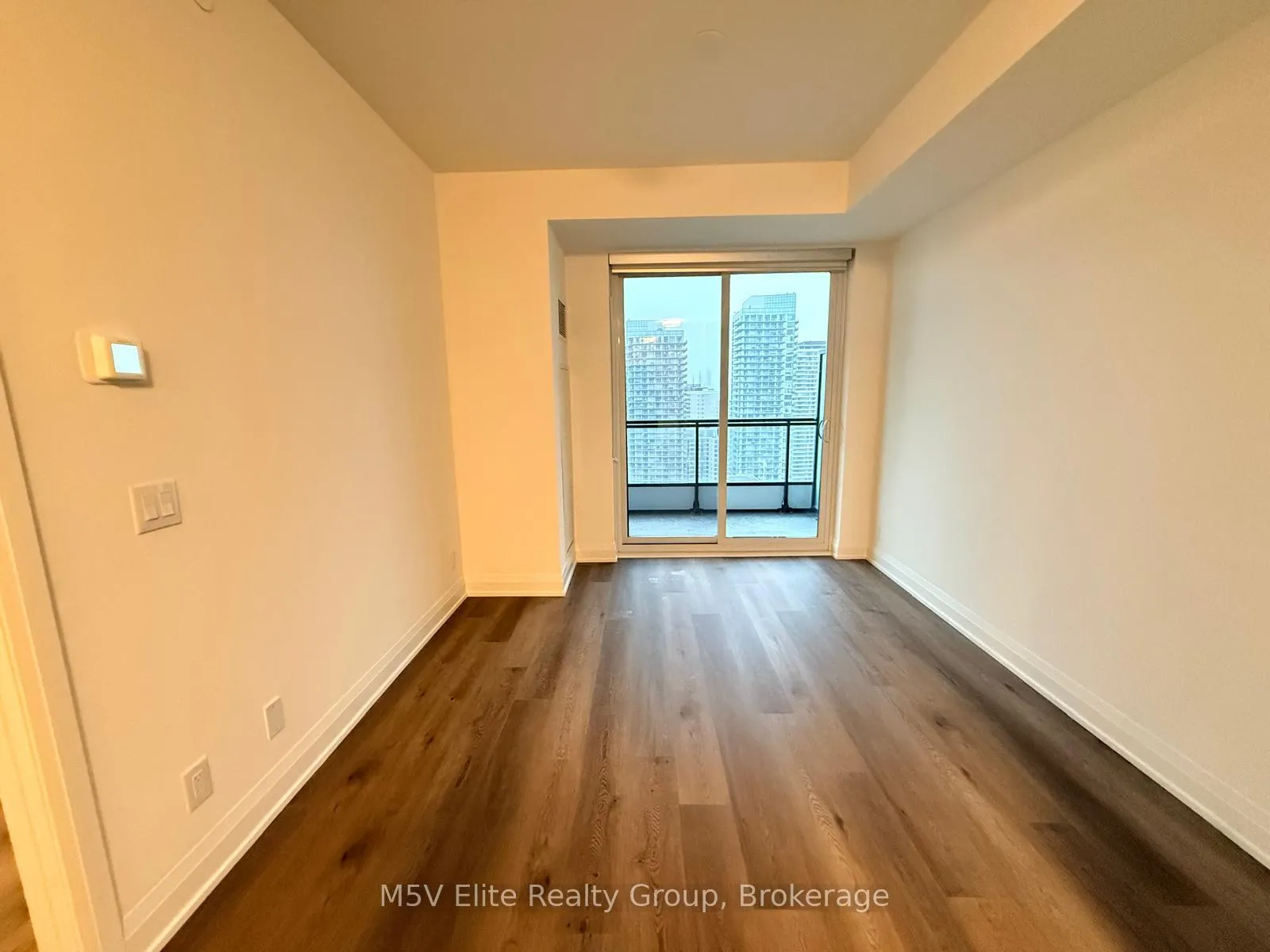 Photo 4 of Unit 2505, 65 Broadway Avenue, Toronto, Mount Pleasant West — HOMEH