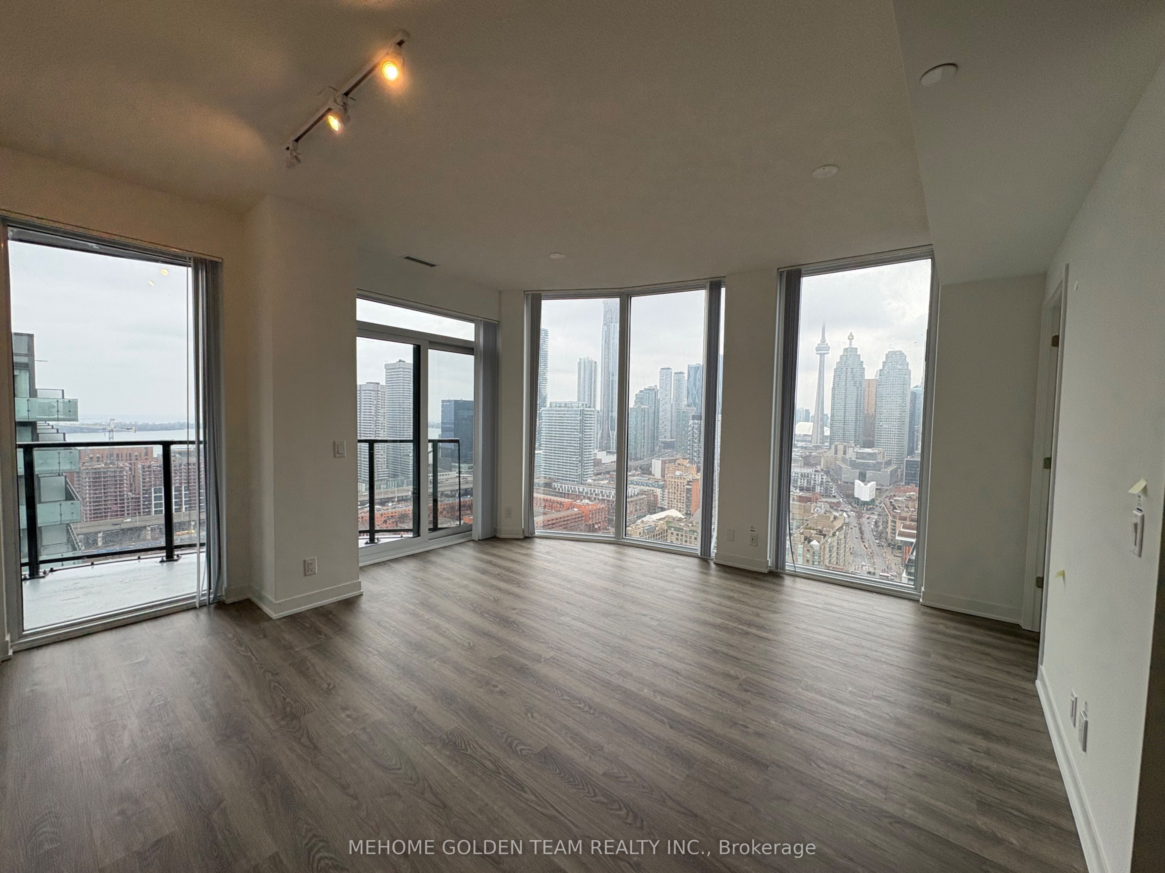 Photo 4 of Unit 3510, 180 Front Street E, Toronto, Moss Park — HOMEH