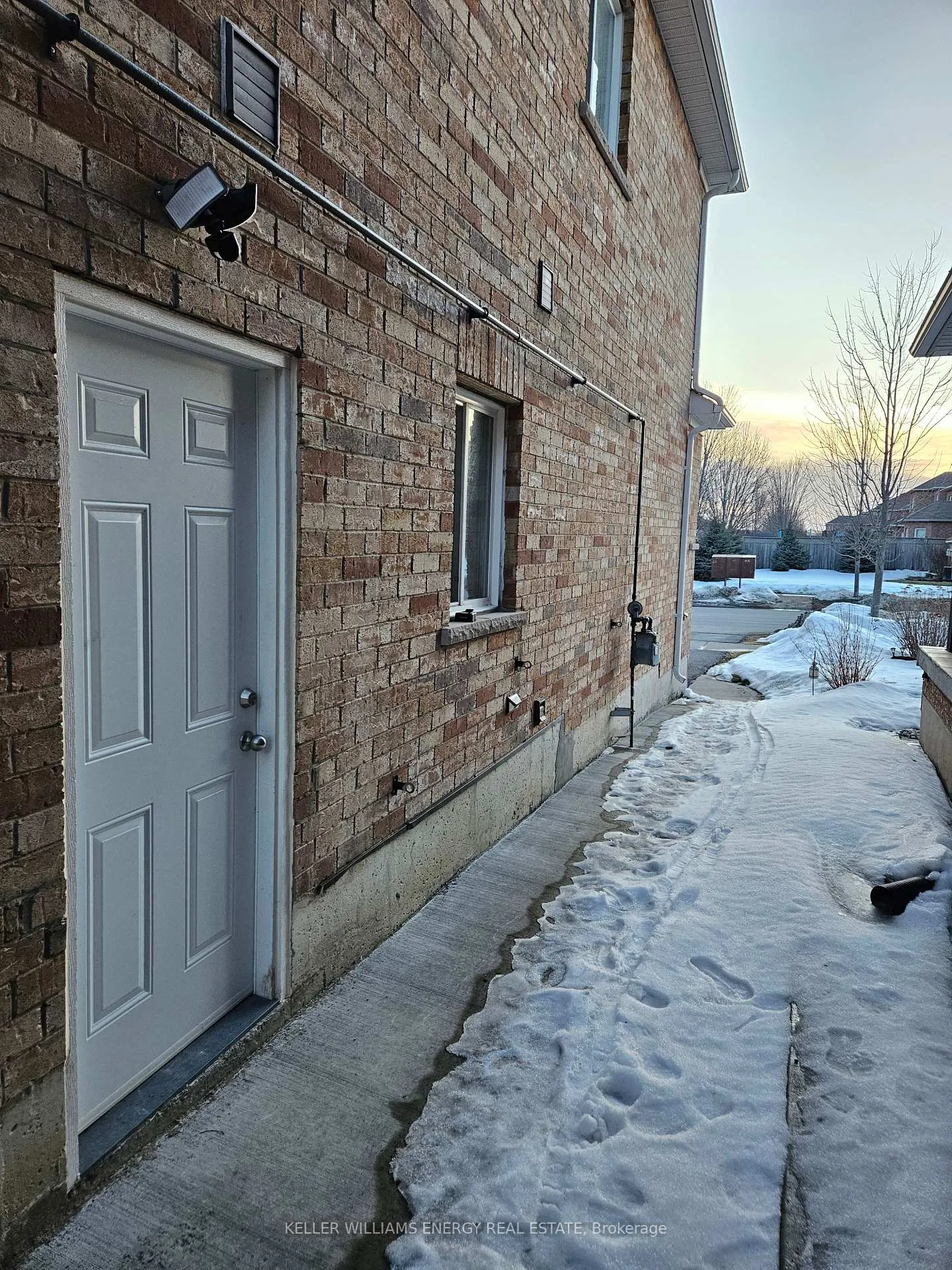 Photo 3 of 111 Rosswell Drive, Clarington, Courtice — HOMEH