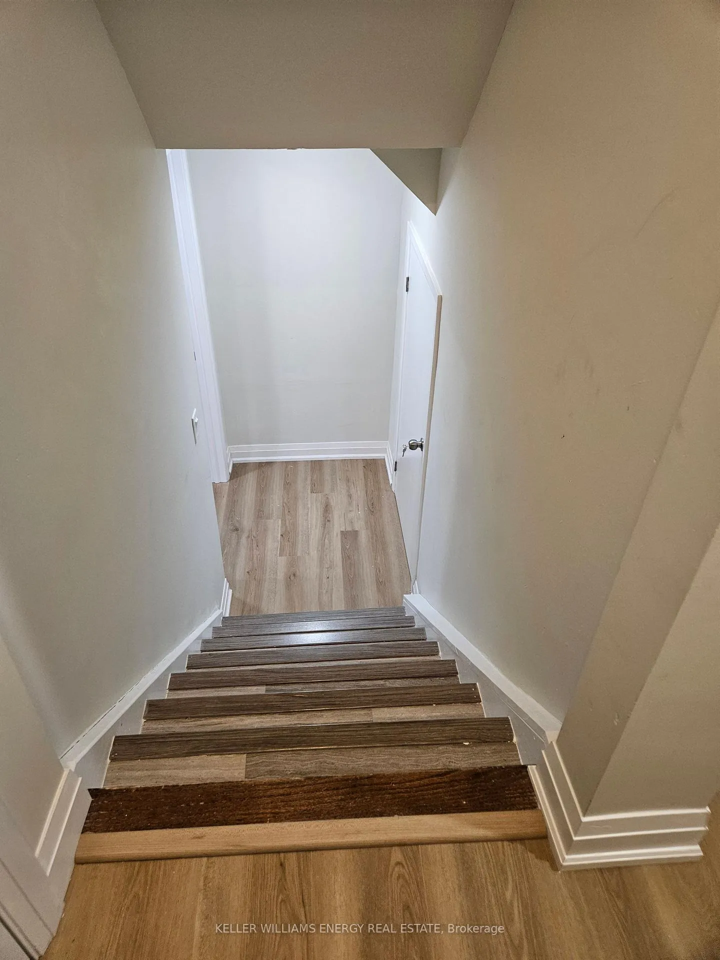 Photo 5 of 111 Rosswell Drive, Clarington, Courtice — HOMEH