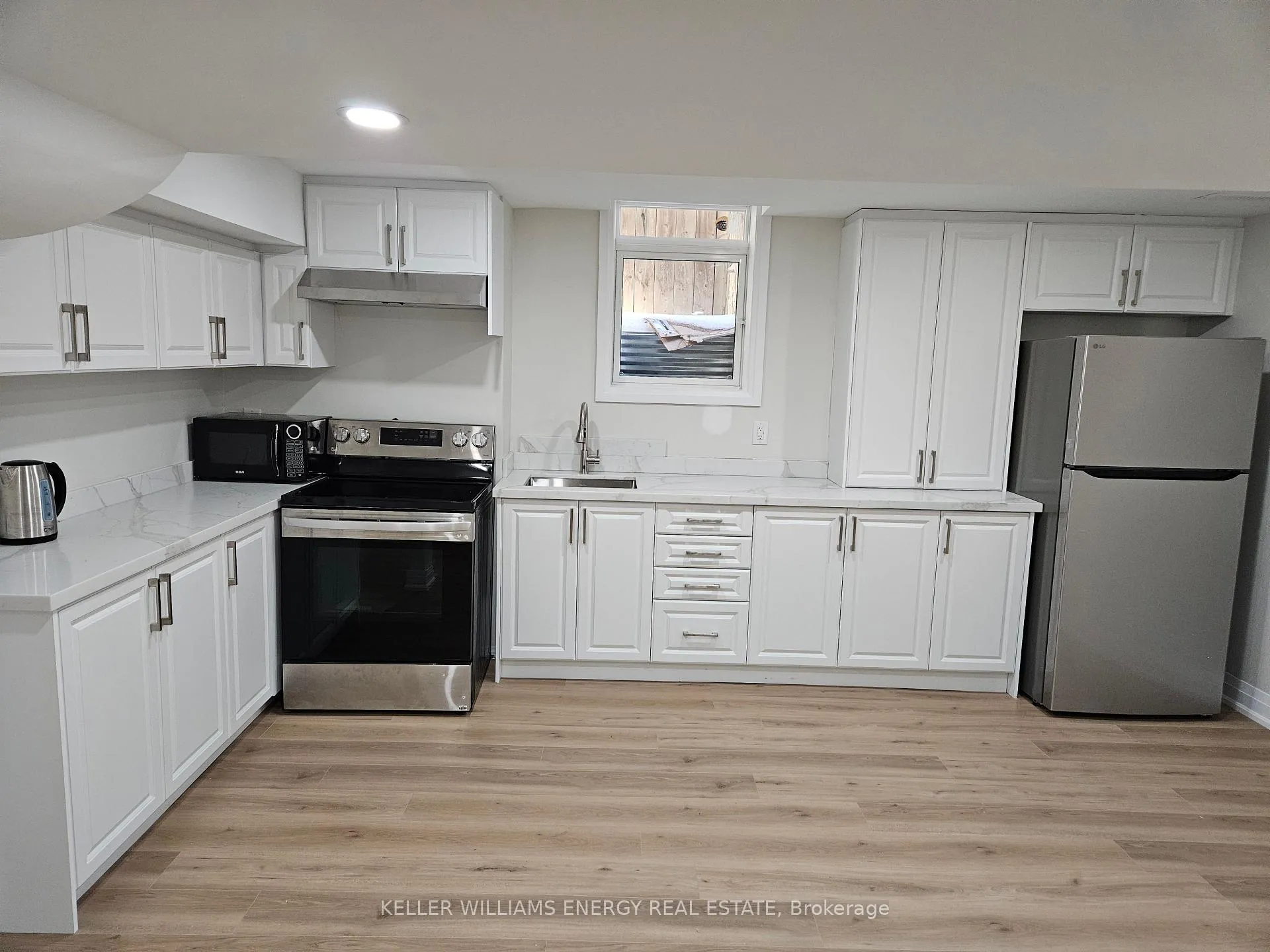Photo 6 of 111 Rosswell Drive, Clarington, Courtice — HOMEH