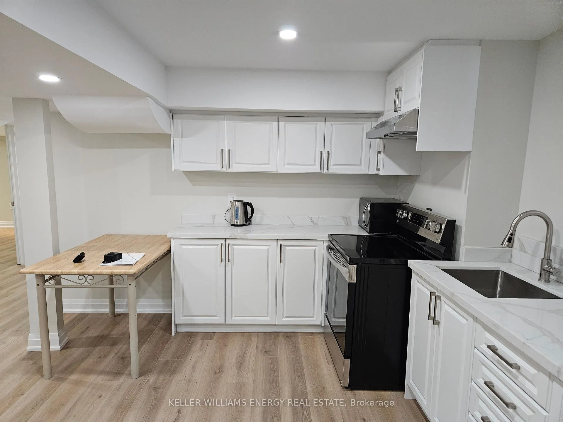 Photo 7 of 111 Rosswell Drive, Clarington, Courtice — HOMEH