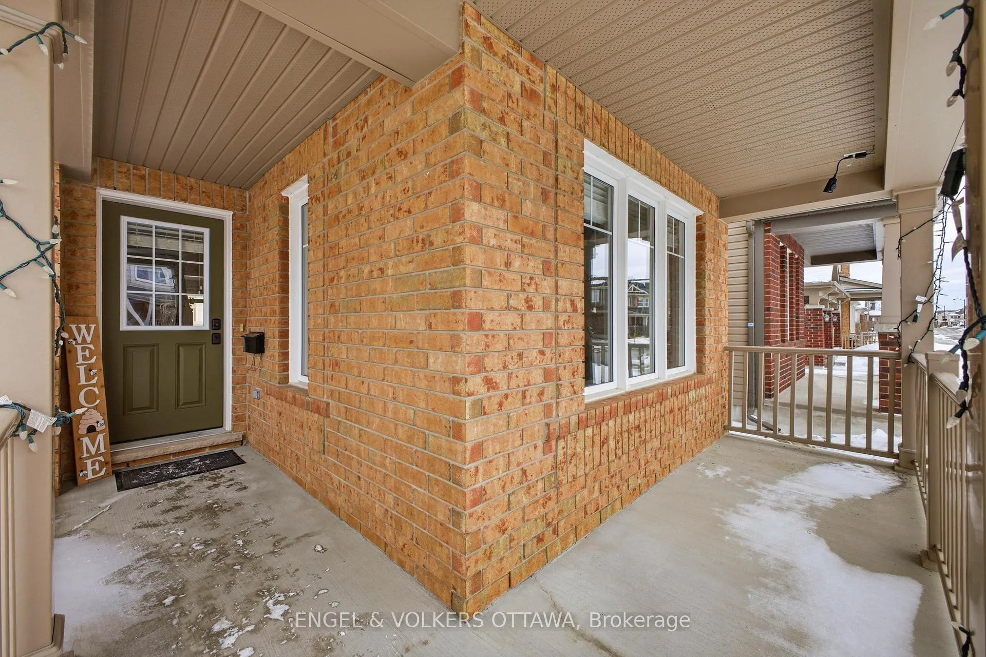 Photo 2 of 2206 Watercolours Way, Ottawa, Barrhaven - Half Moon Bay — HOMEH