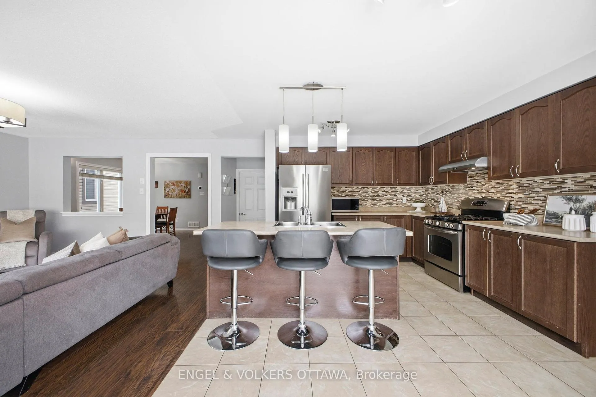 Photo 4 of 2206 Watercolours Way, Ottawa, Barrhaven - Half Moon Bay — HOMEH