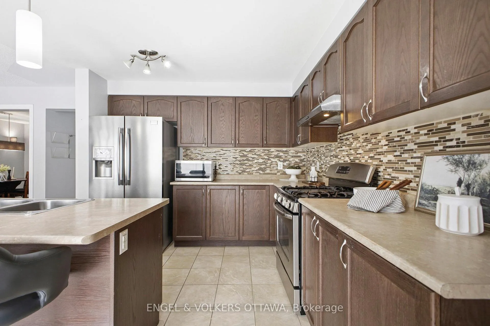 Photo 6 of 2206 Watercolours Way, Ottawa, Barrhaven - Half Moon Bay — HOMEH