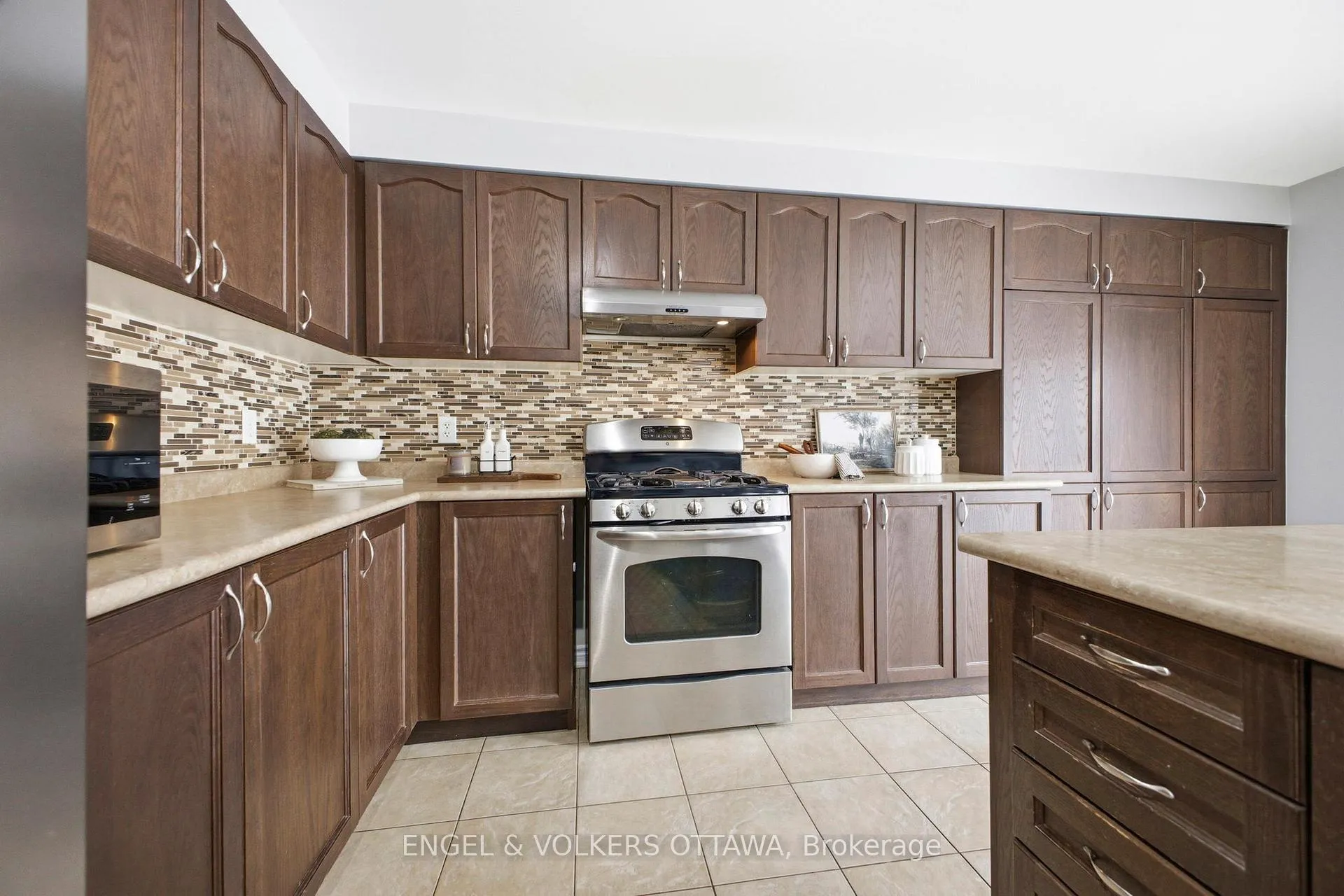 Photo 7 of 2206 Watercolours Way, Ottawa, Barrhaven - Half Moon Bay — HOMEH