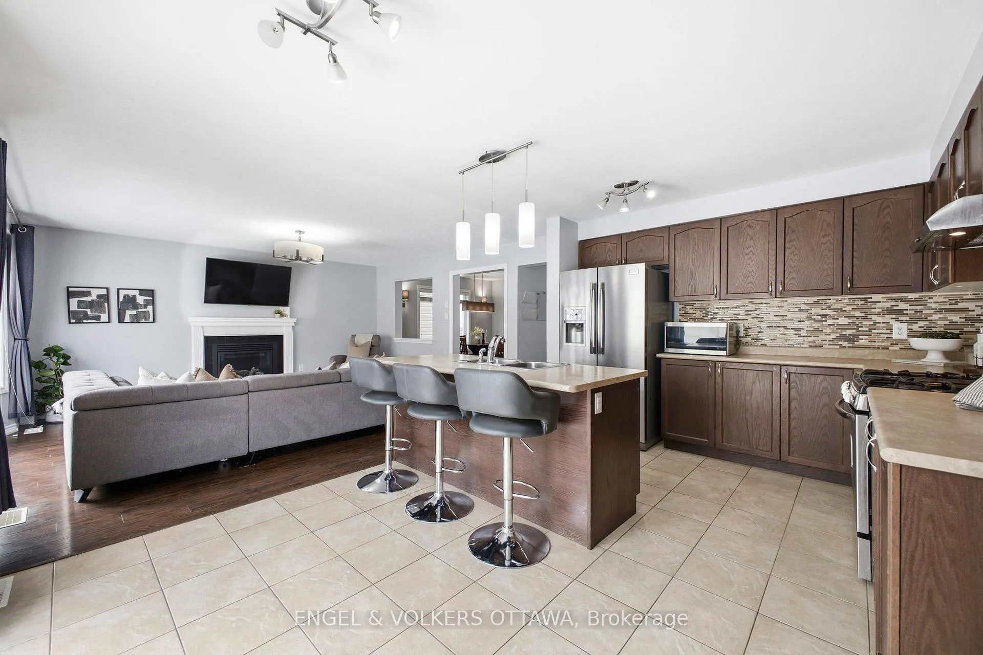 Photo 8 of 2206 Watercolours Way, Ottawa, Barrhaven - Half Moon Bay — HOMEH
