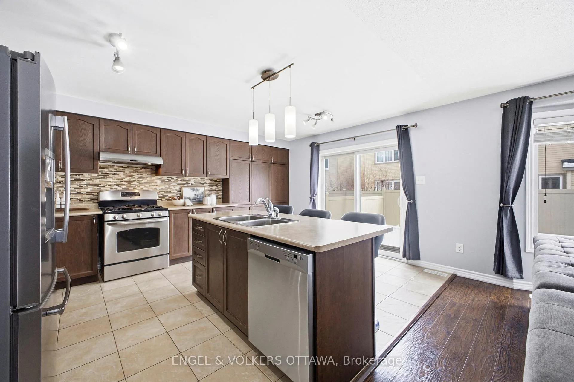 Photo 10 of 2206 Watercolours Way, Ottawa, Barrhaven - Half Moon Bay — HOMEH