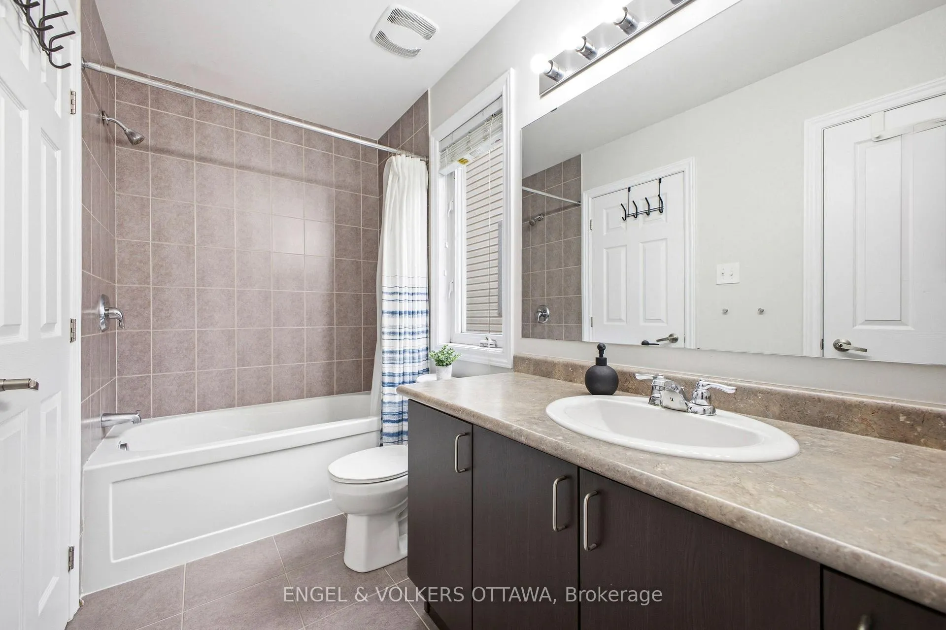 Photo 29 of 2206 Watercolours Way, Ottawa, Barrhaven - Half Moon Bay — HOMEH