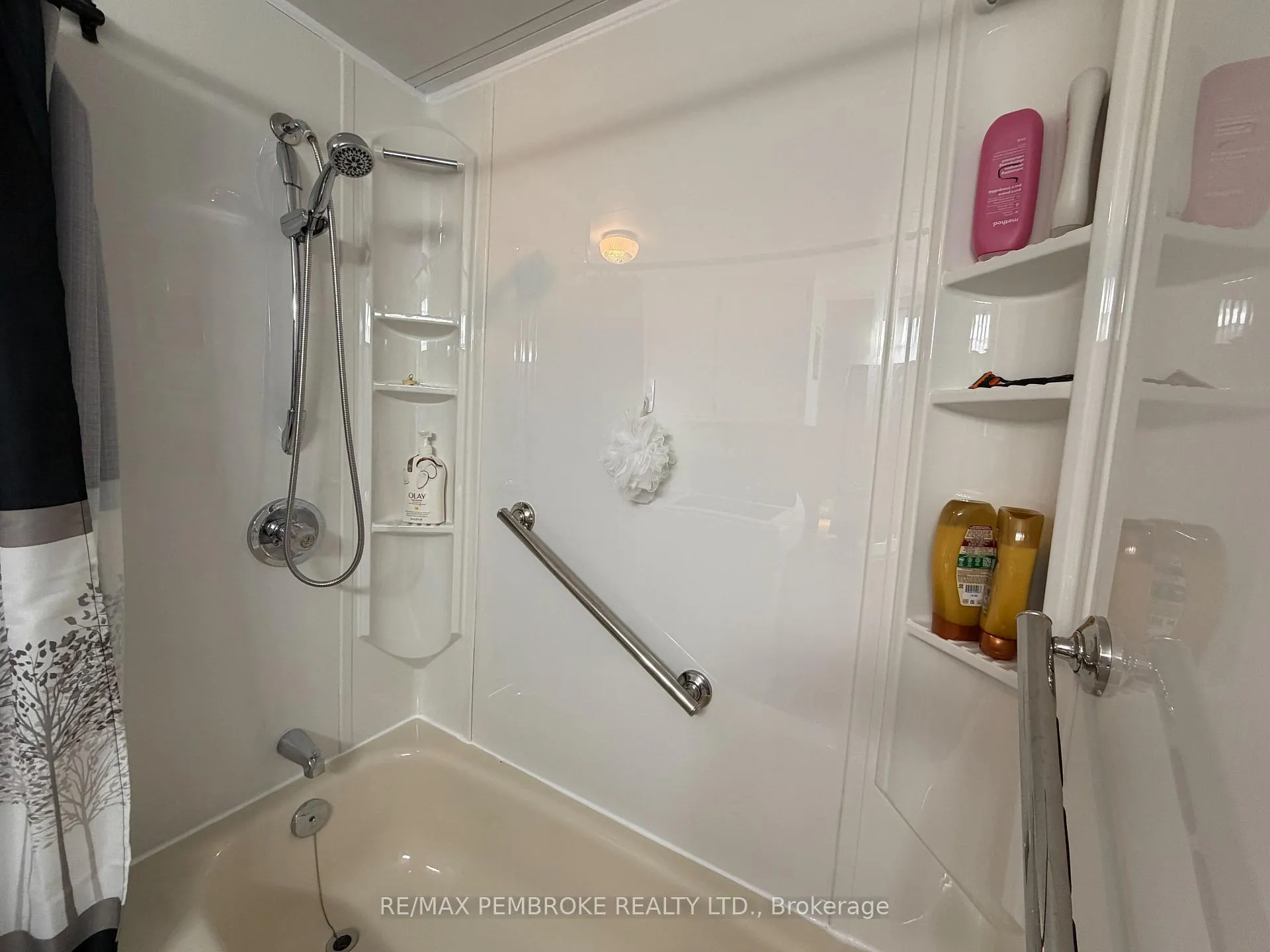 Photo 12 of 103 Pinehurst Estates, Petawawa — HOMEH