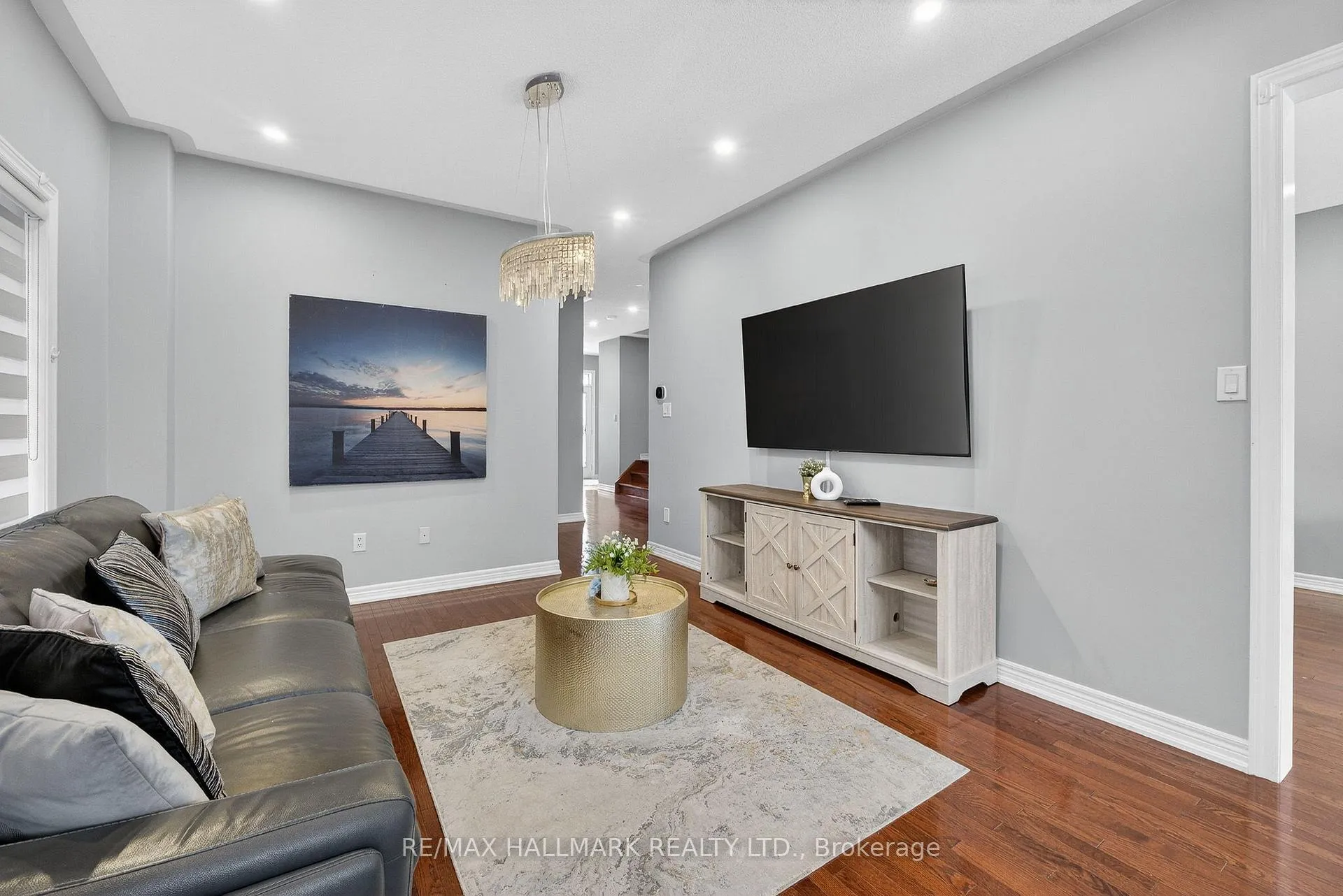 Photo 10 of 77 Maurier Boulevard, Vaughan, Patterson — HOMEH