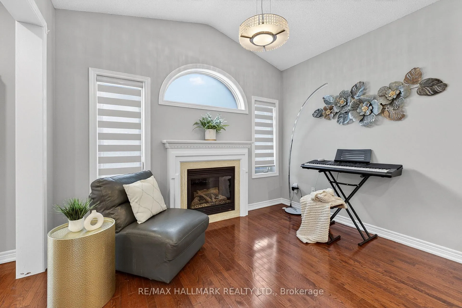 Photo 6 of 77 Maurier Boulevard, Vaughan, Patterson — HOMEH