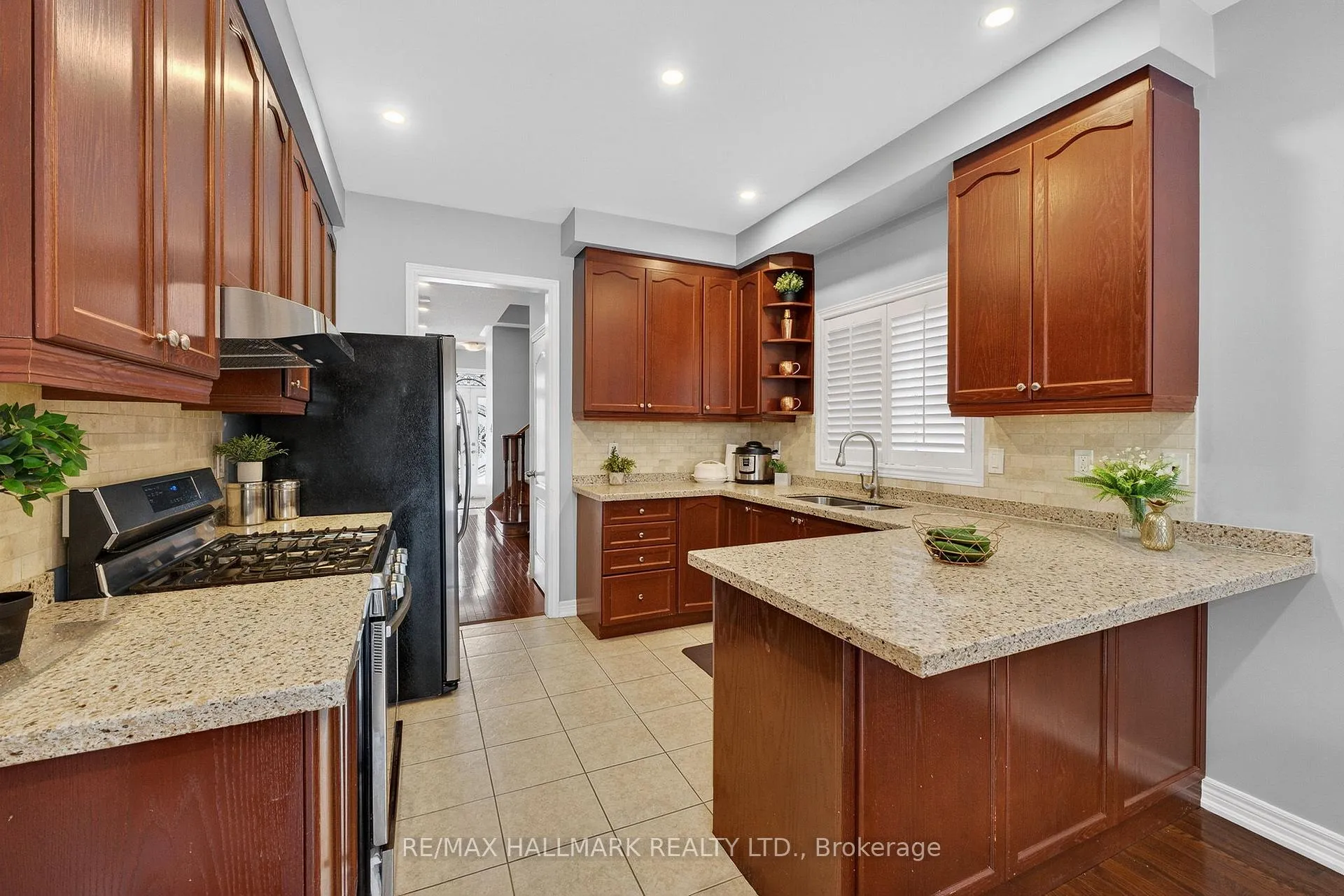 Photo 14 of 77 Maurier Boulevard, Vaughan, Patterson — HOMEH