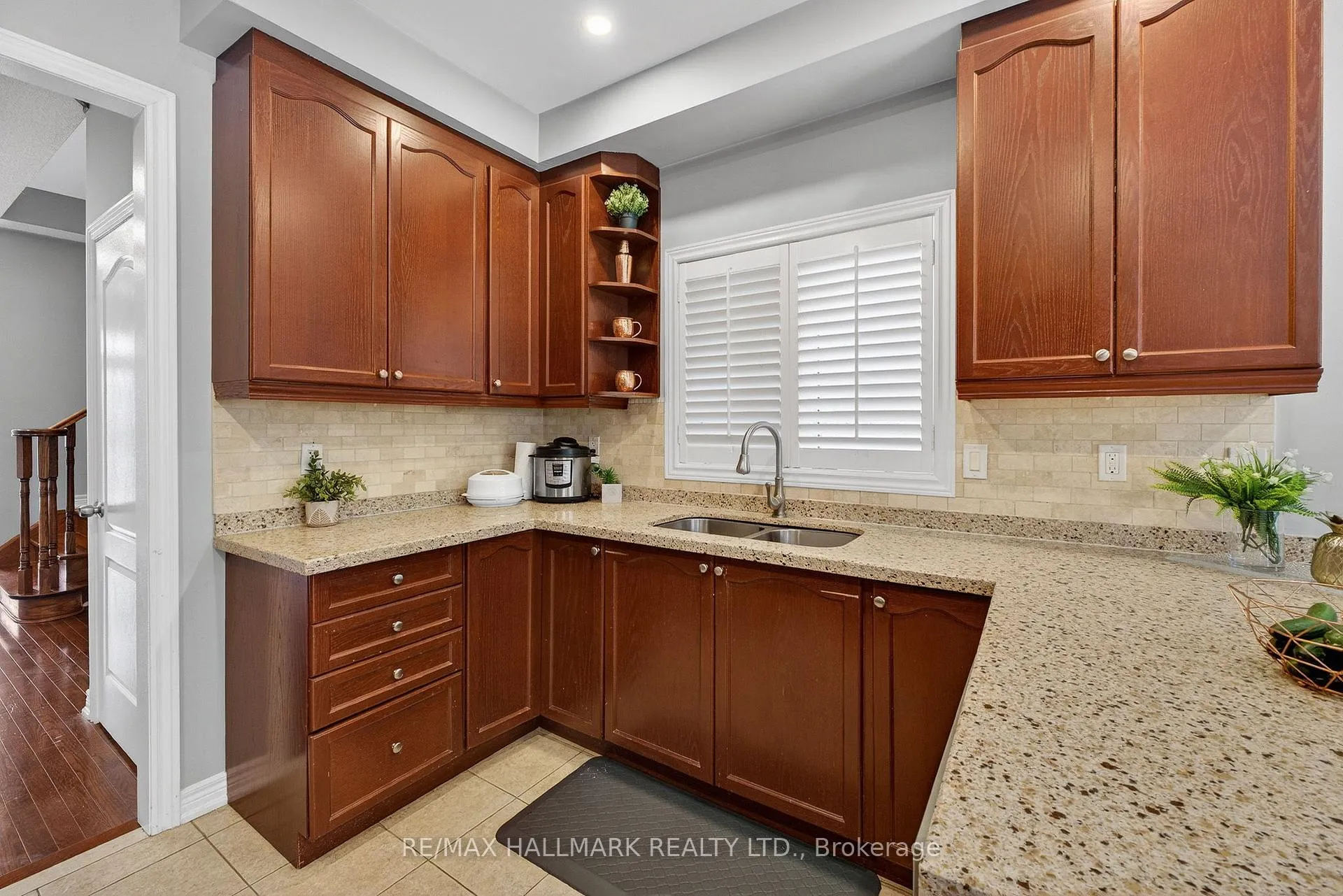 Photo 17 of 77 Maurier Boulevard, Vaughan, Patterson — HOMEH