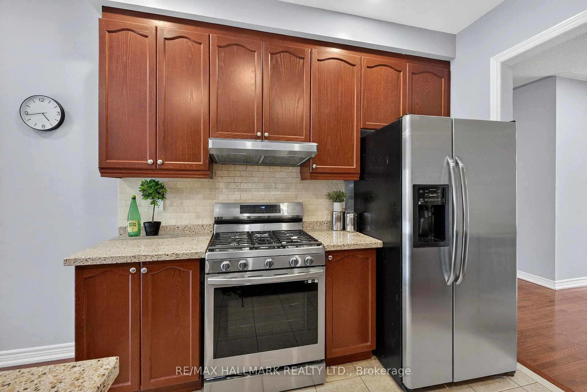 Photo 16 of 77 Maurier Boulevard, Vaughan, Patterson — HOMEH