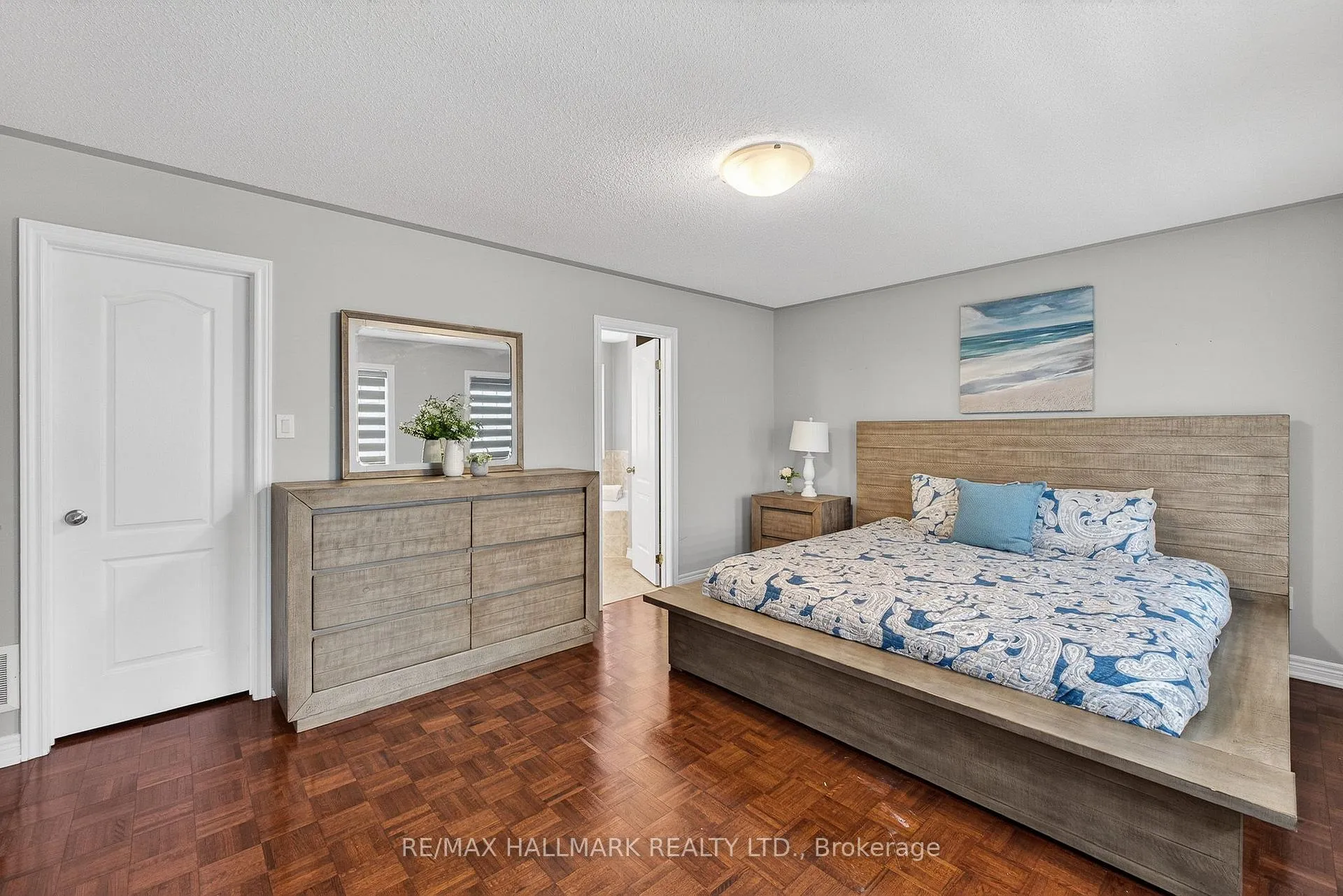 Photo 23 of 77 Maurier Boulevard, Vaughan, Patterson — HOMEH