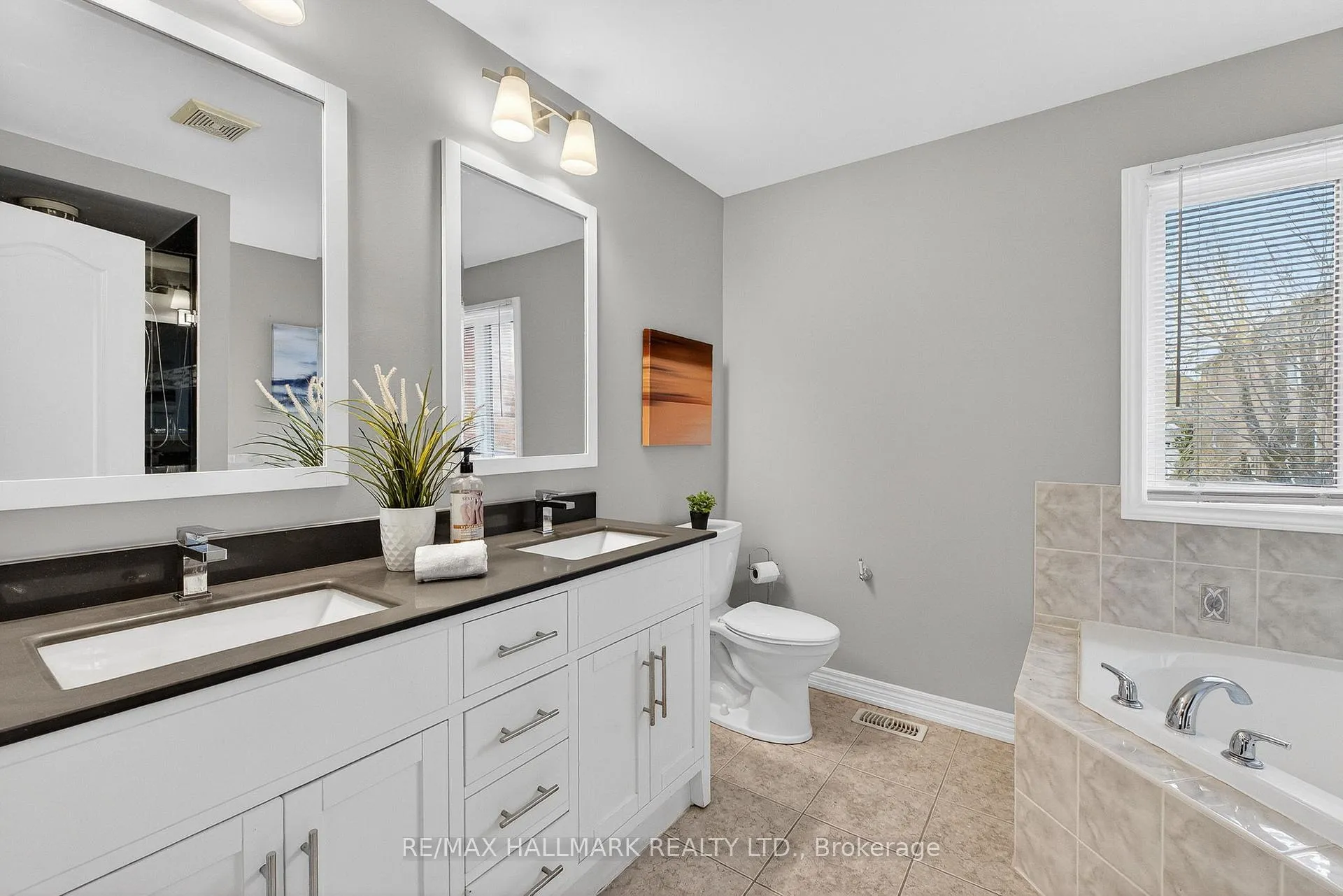 Photo 25 of 77 Maurier Boulevard, Vaughan, Patterson — HOMEH