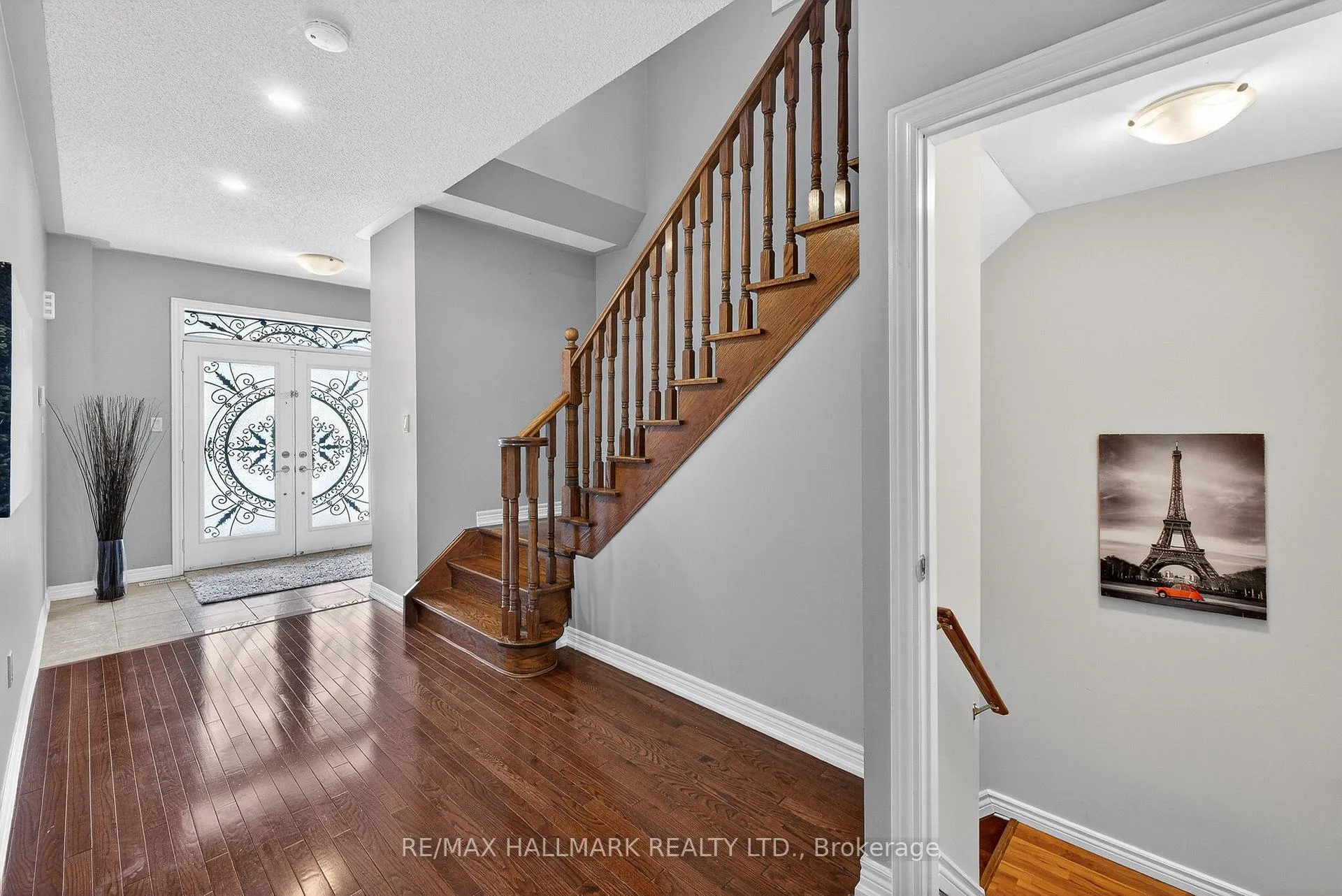 Photo 2 of 77 Maurier Boulevard, Vaughan, Patterson — HOMEH