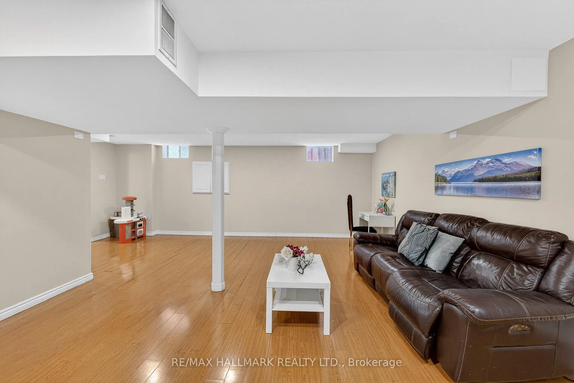 Photo 36 of 77 Maurier Boulevard, Vaughan, Patterson — HOMEH