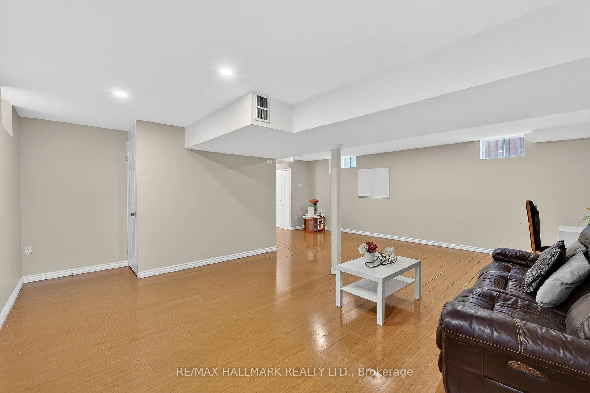 Photo 37 of 77 Maurier Boulevard, Vaughan, Patterson — HOMEH