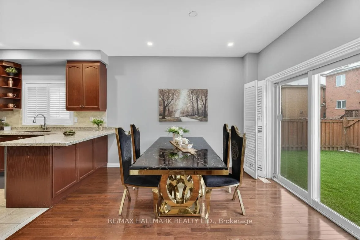 Photo 11 of 77 Maurier Boulevard, Vaughan, Patterson — HOMEH