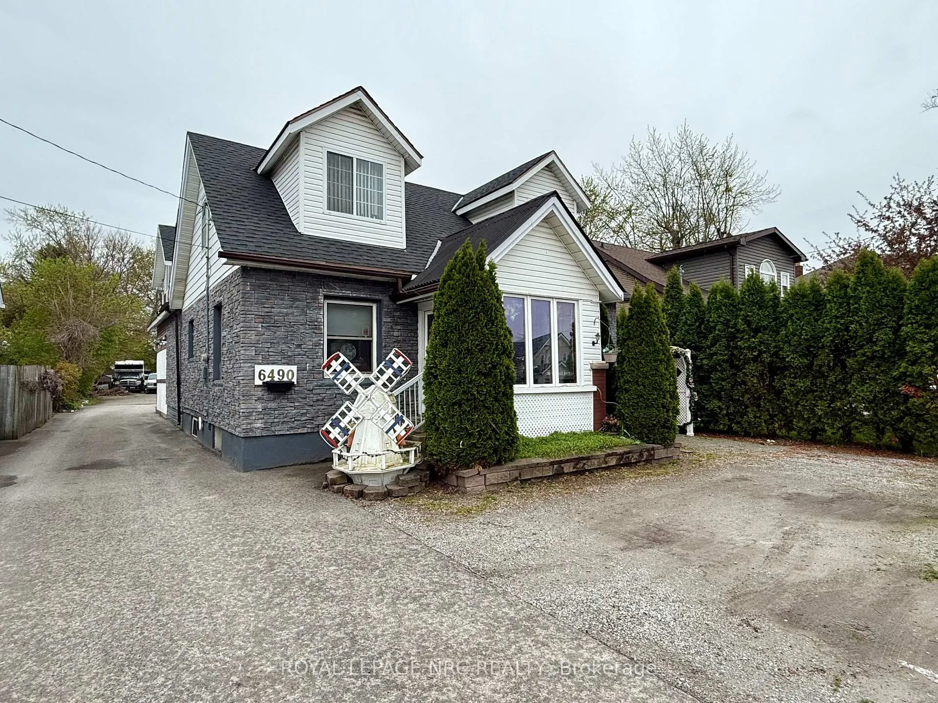 Photo of 6490 Thorold Stone Road