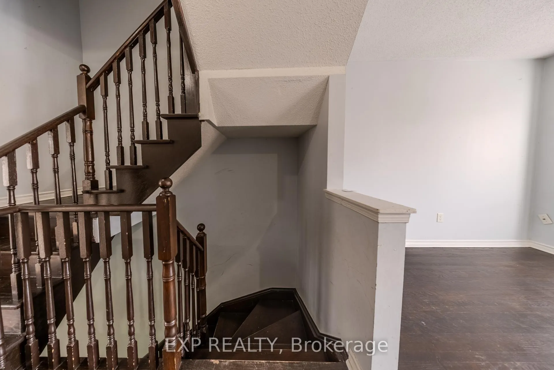 Photo 8 of 85 Bernard Avenue, Brampton, Fletcher's Creek South — HOMEH