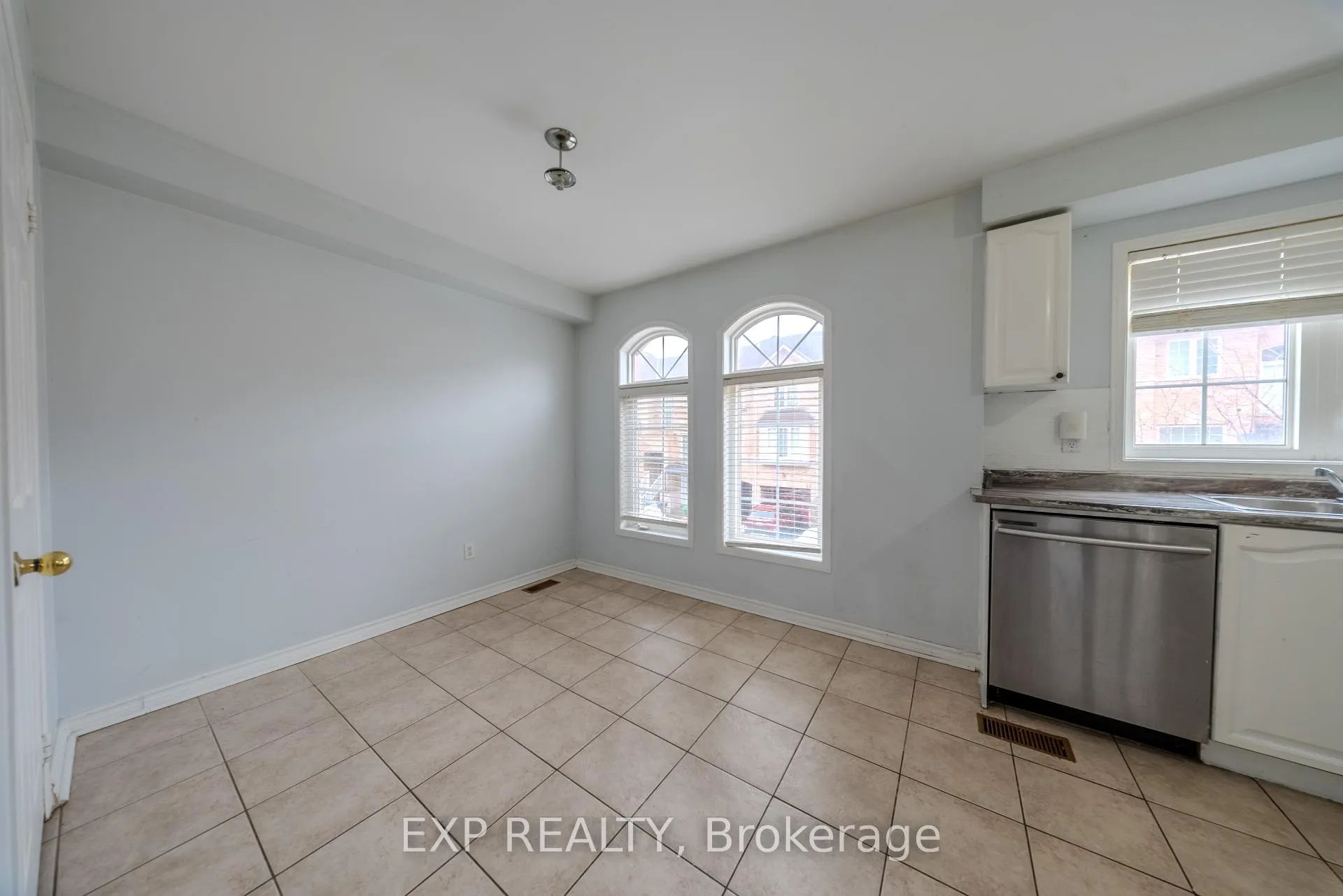 Photo 14 of 85 Bernard Avenue, Brampton, Fletcher's Creek South — HOMEH