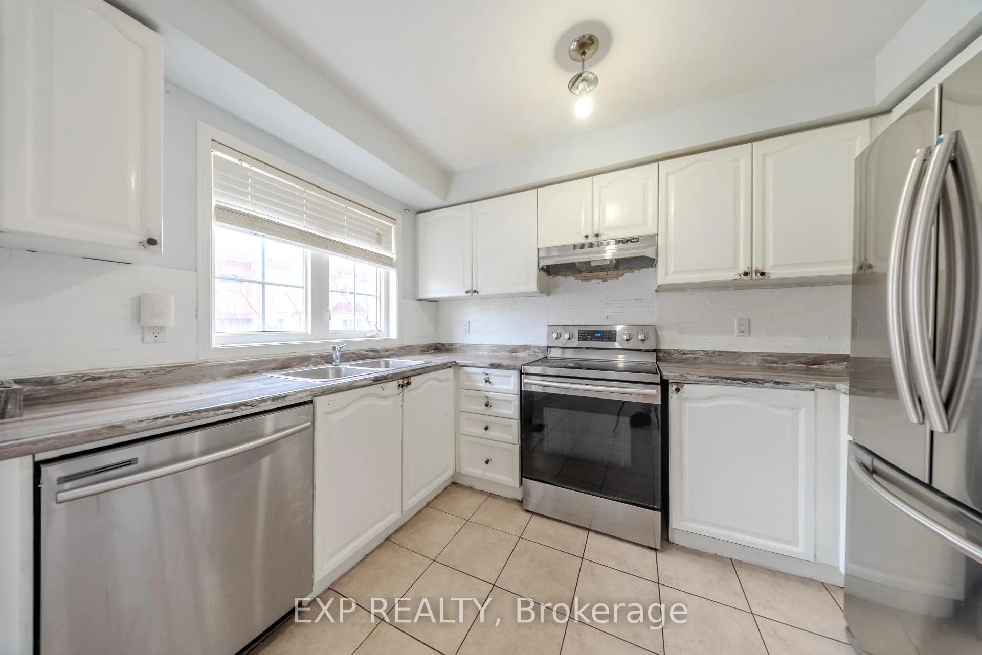 Photo 15 of 85 Bernard Avenue, Brampton, Fletcher's Creek South — HOMEH