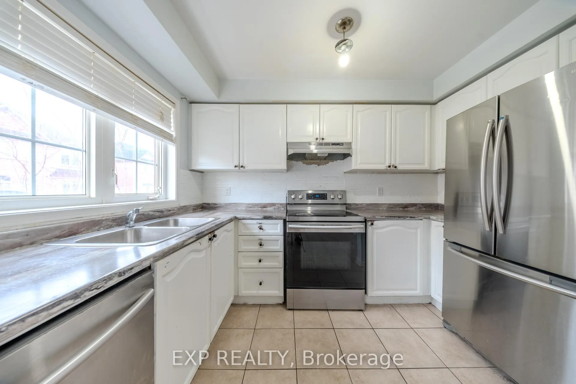 Photo 16 of 85 Bernard Avenue, Brampton, Fletcher's Creek South — HOMEH