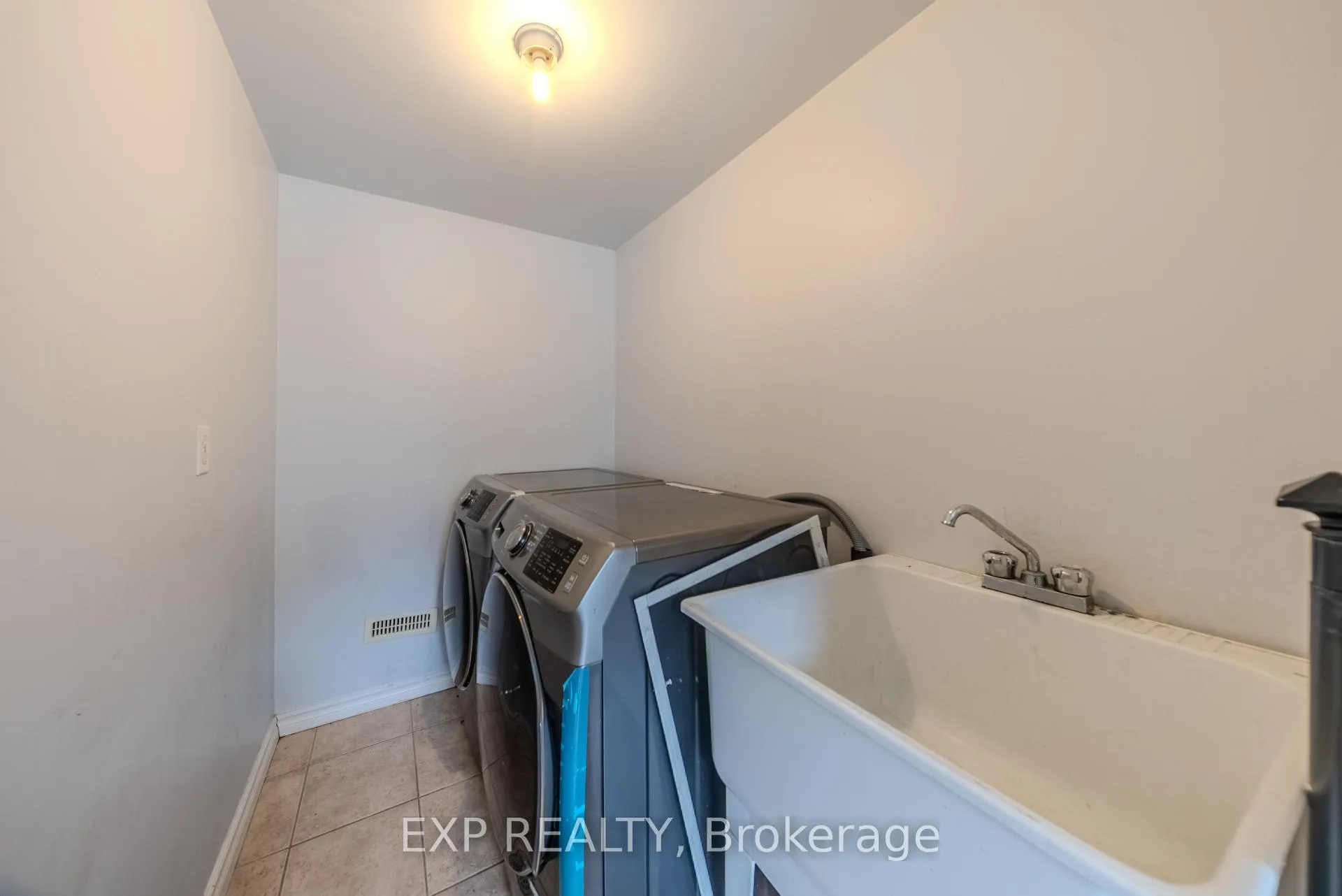 Photo 21 of 85 Bernard Avenue, Brampton, Fletcher's Creek South — HOMEH