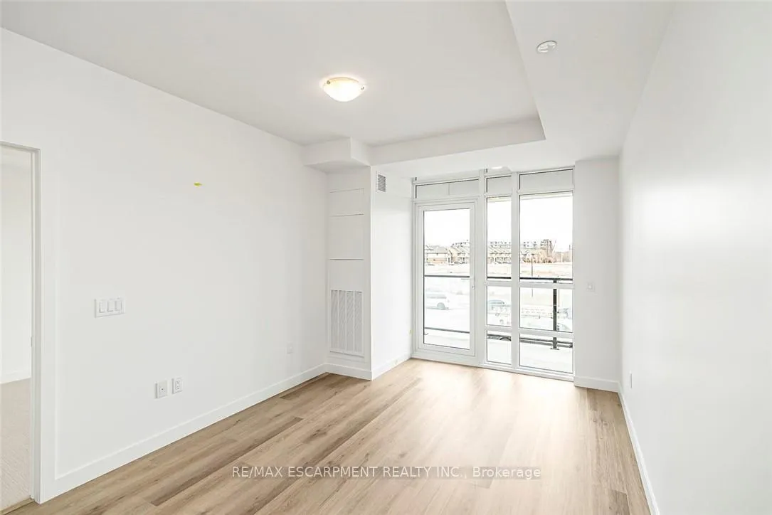 Photo 3 of Unit 214, 461 Green Road, Hamilton, Lakeshore — HOMEH