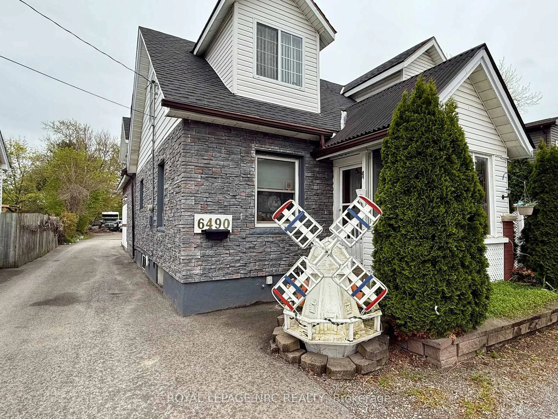 Photo 2 of 6490 Thorold Stone Road, Niagara Falls, Morrison — HOMEH