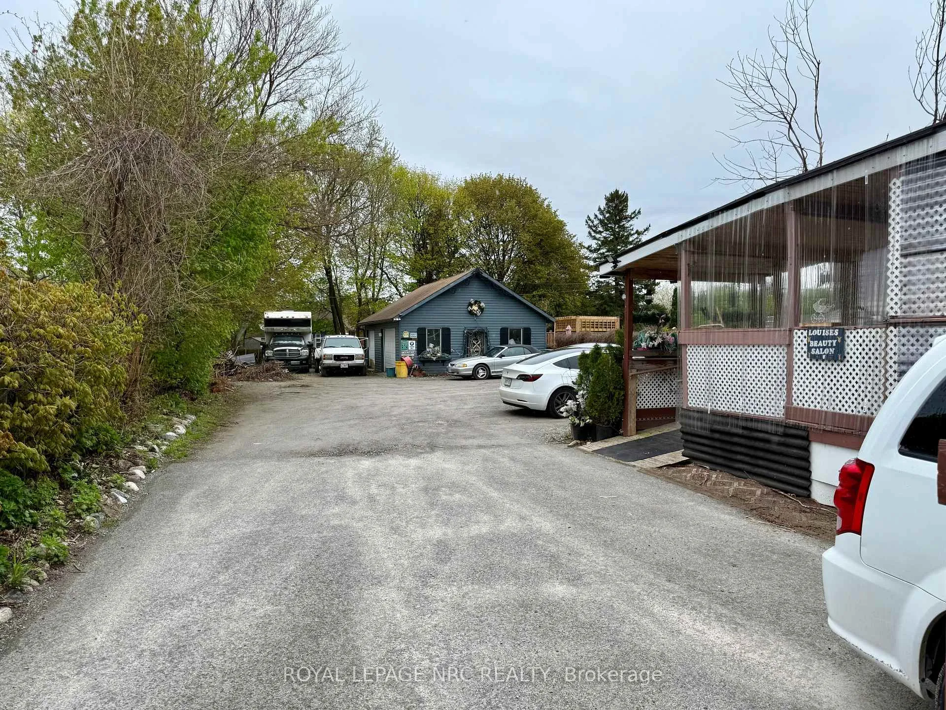Photo 4 of 6490 Thorold Stone Road, Niagara Falls, Morrison — HOMEH