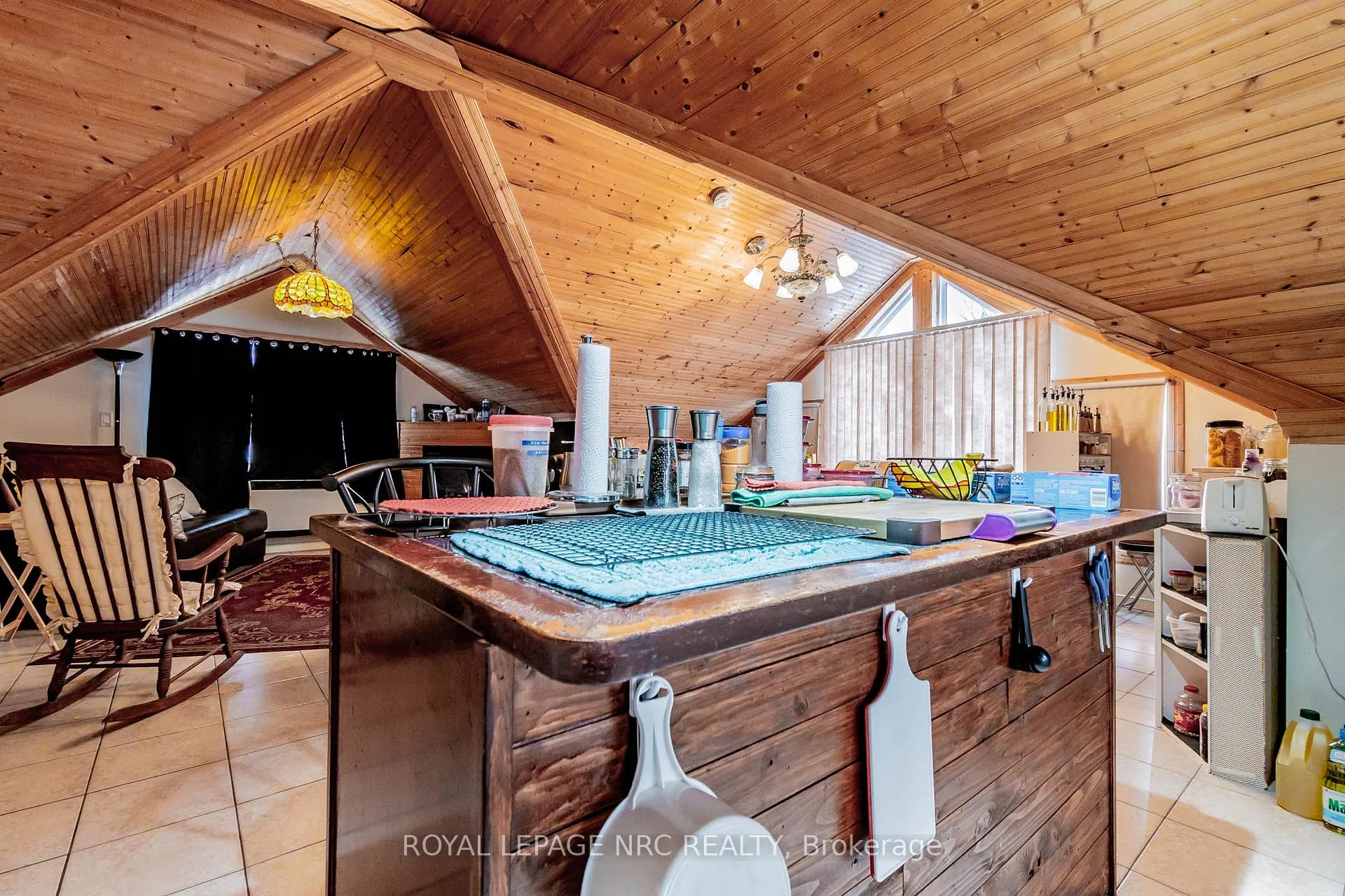 Photo 9 of 6490 Thorold Stone Road, Niagara Falls, Morrison — HOMEH