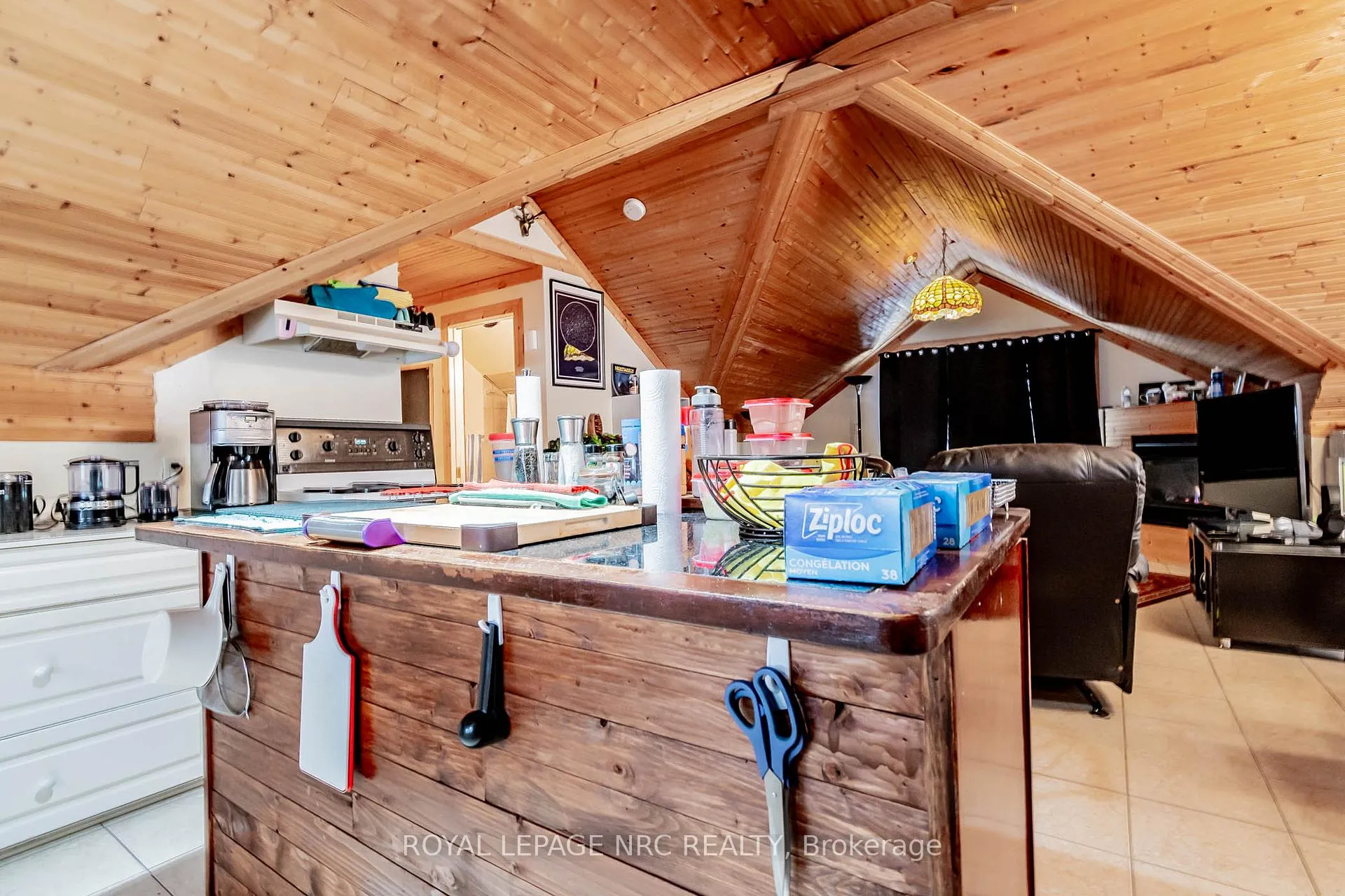Photo 10 of 6490 Thorold Stone Road, Niagara Falls, Morrison — HOMEH