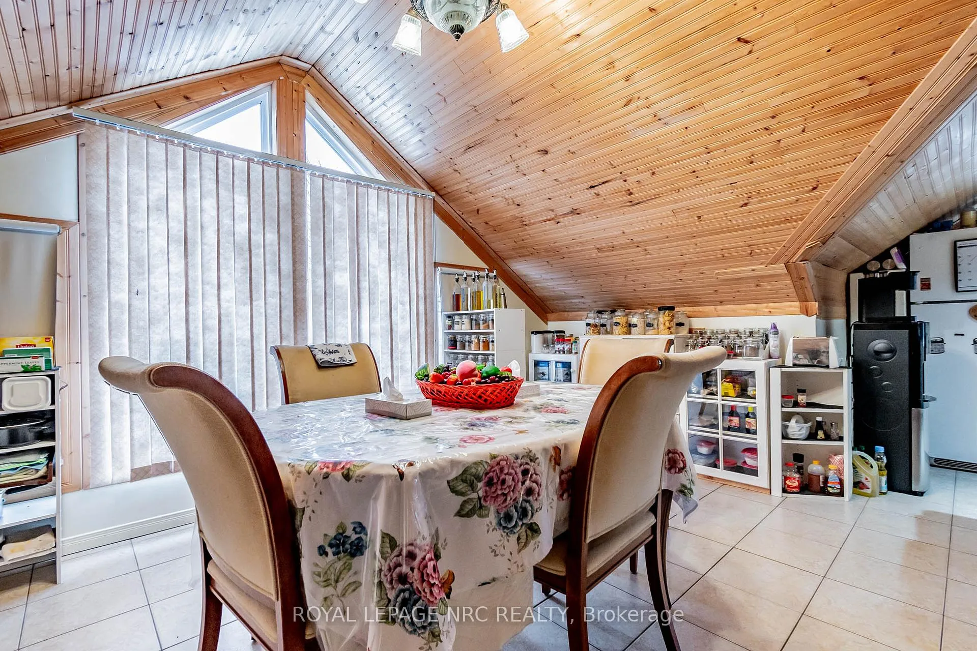Photo 13 of 6490 Thorold Stone Road, Niagara Falls, Morrison — HOMEH